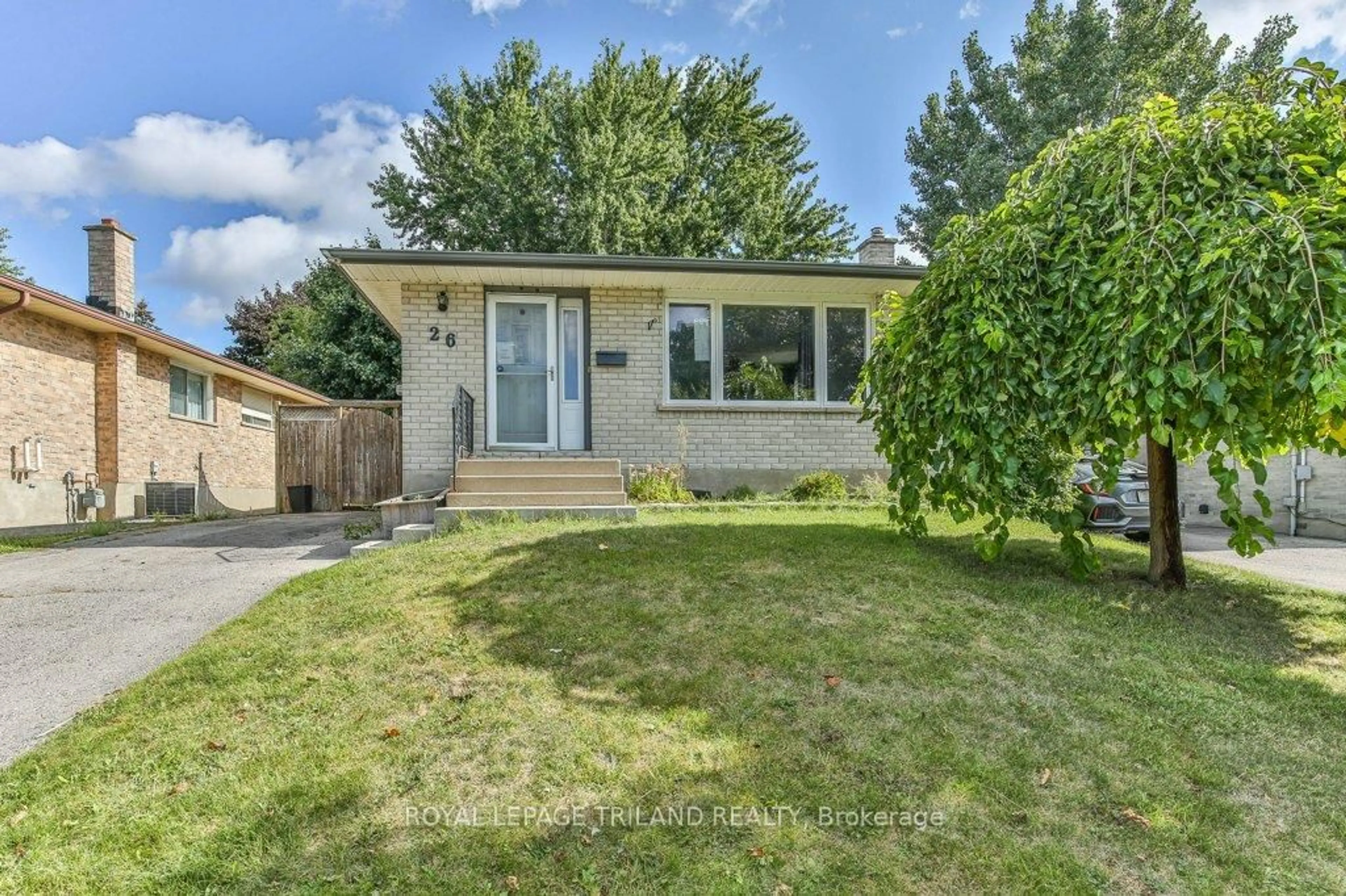 Home with vinyl exterior material, street for 26 PONDEROSA Cres, London South Ontario N6E 2L6