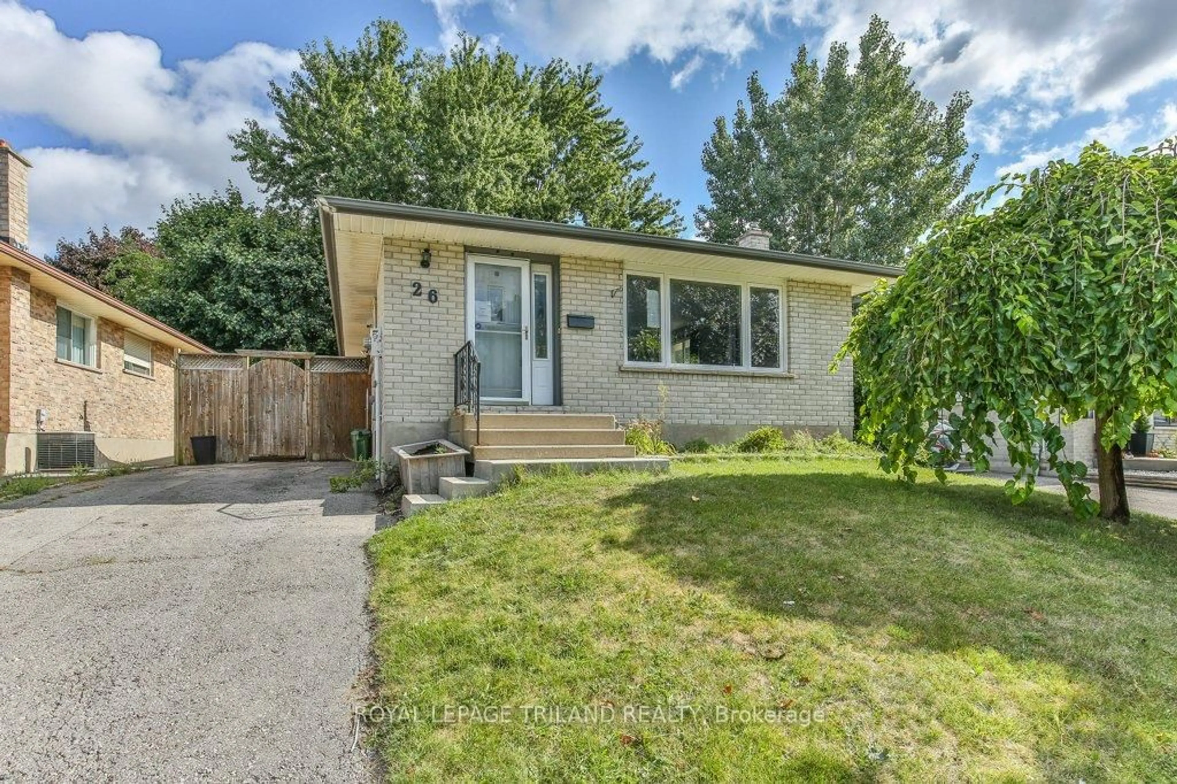Home with vinyl exterior material, street for 26 PONDEROSA Cres, London South Ontario N6E 2L6