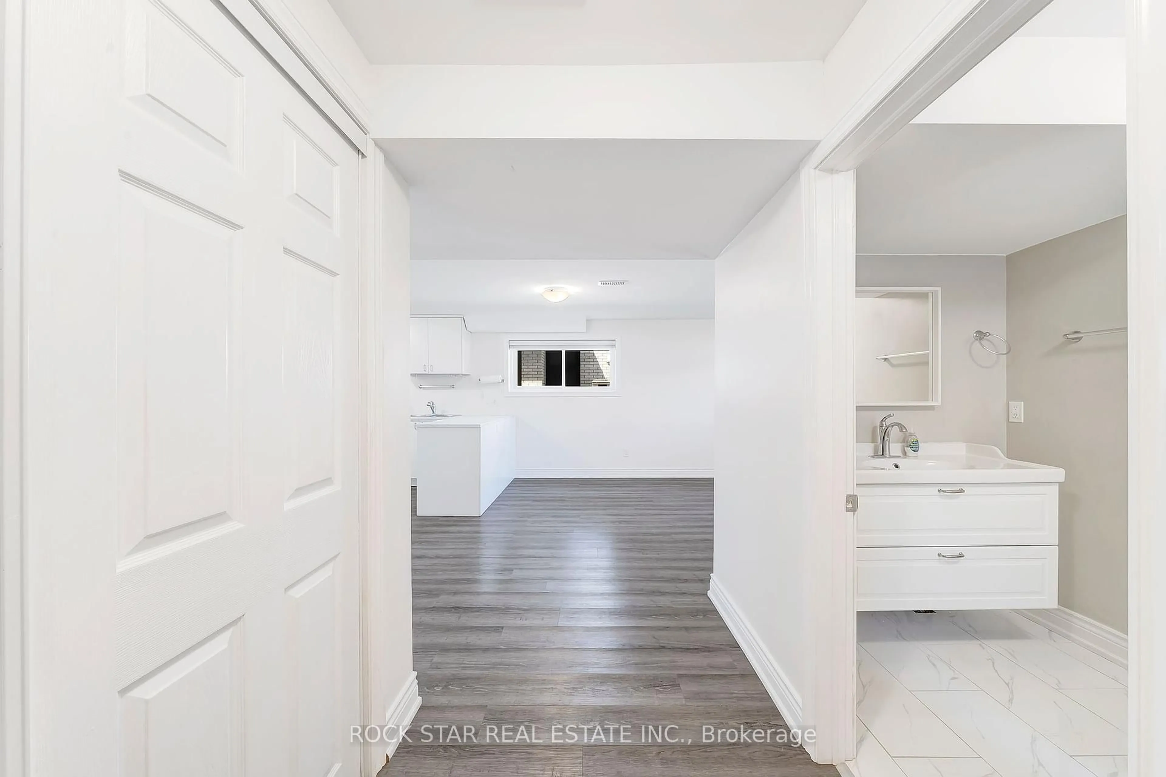 A pic of a room for 13 Meadowbrook Cres, St. Catharines Ontario L2M 7G8