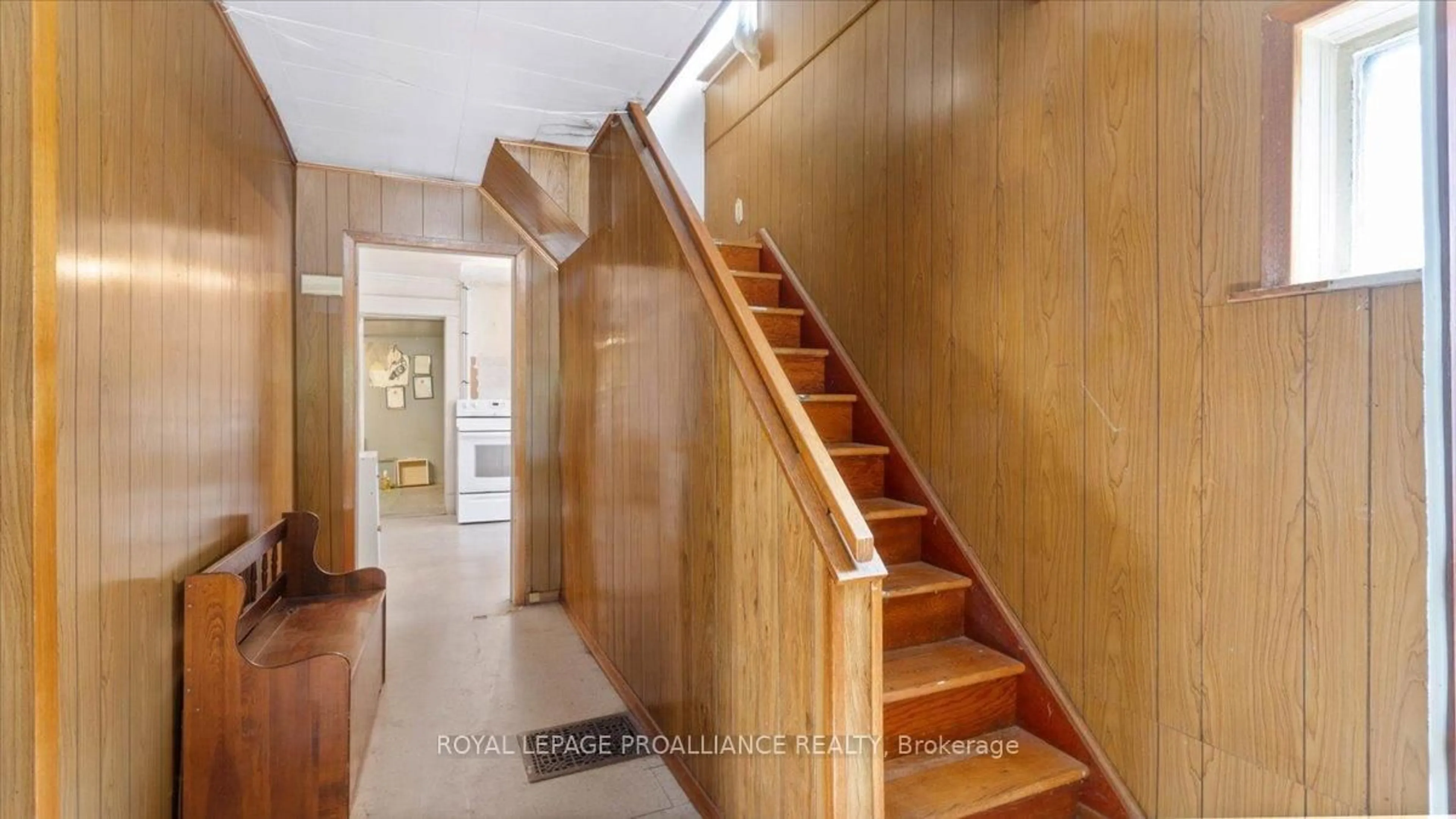 Indoor foyer for 51 1/2 North Front St, Belleville Ontario K8P 3B2