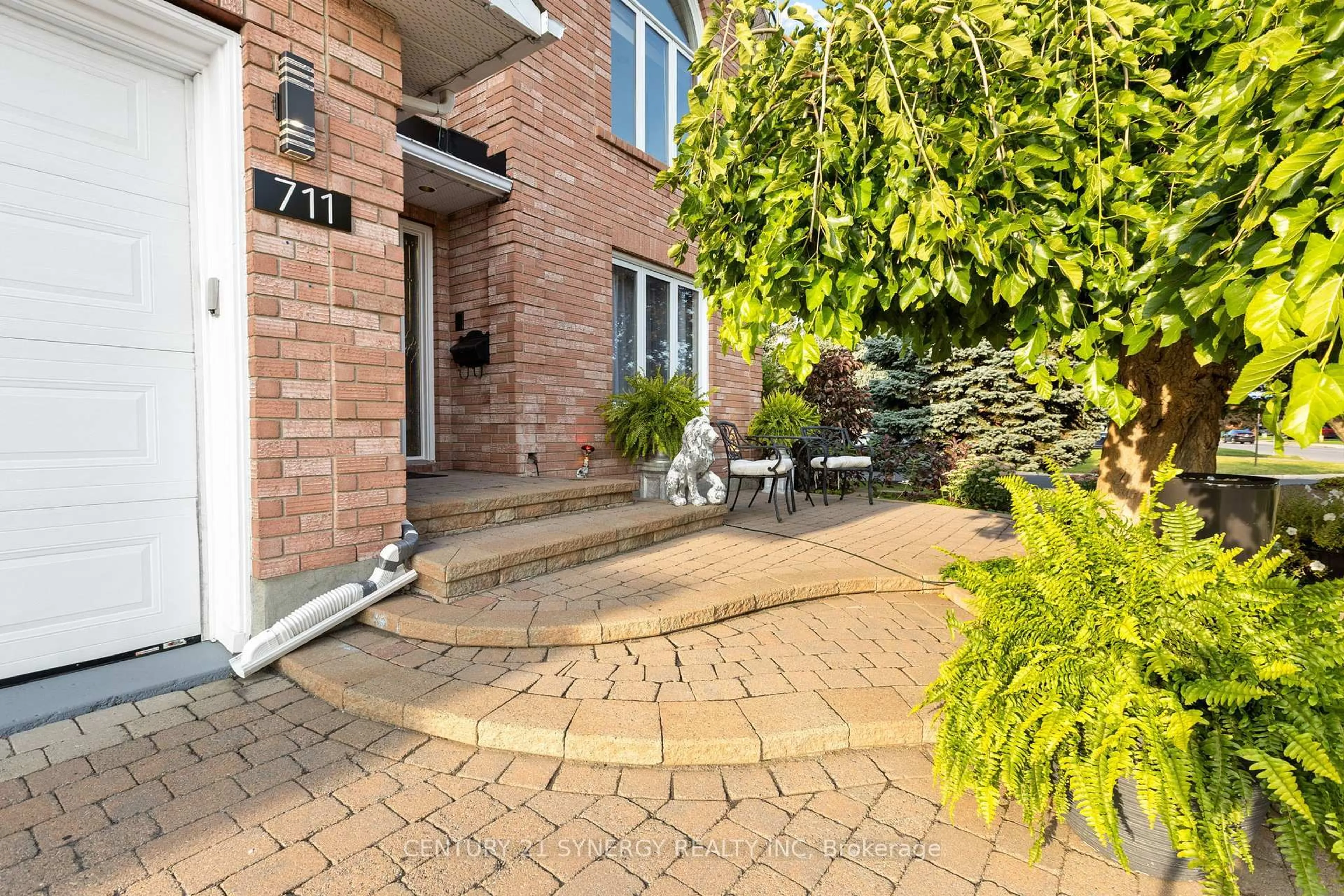 Patio, street for 711 Merkley Dr, Orleans Ontario K4A 2T7