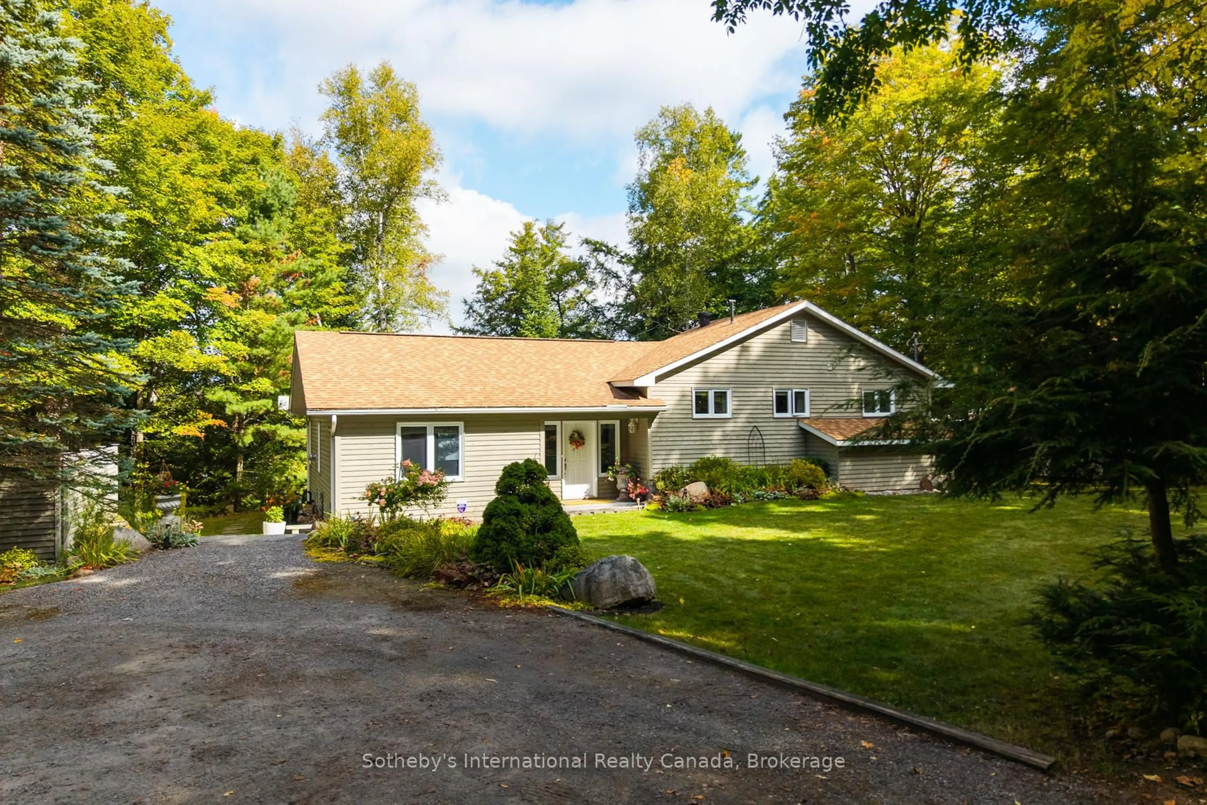 A pic from outside/outdoor area/front of a property/back of a property/a pic from drone, street for 20 Fish Rock Rd, Huntsville Ontario P1H 2N5