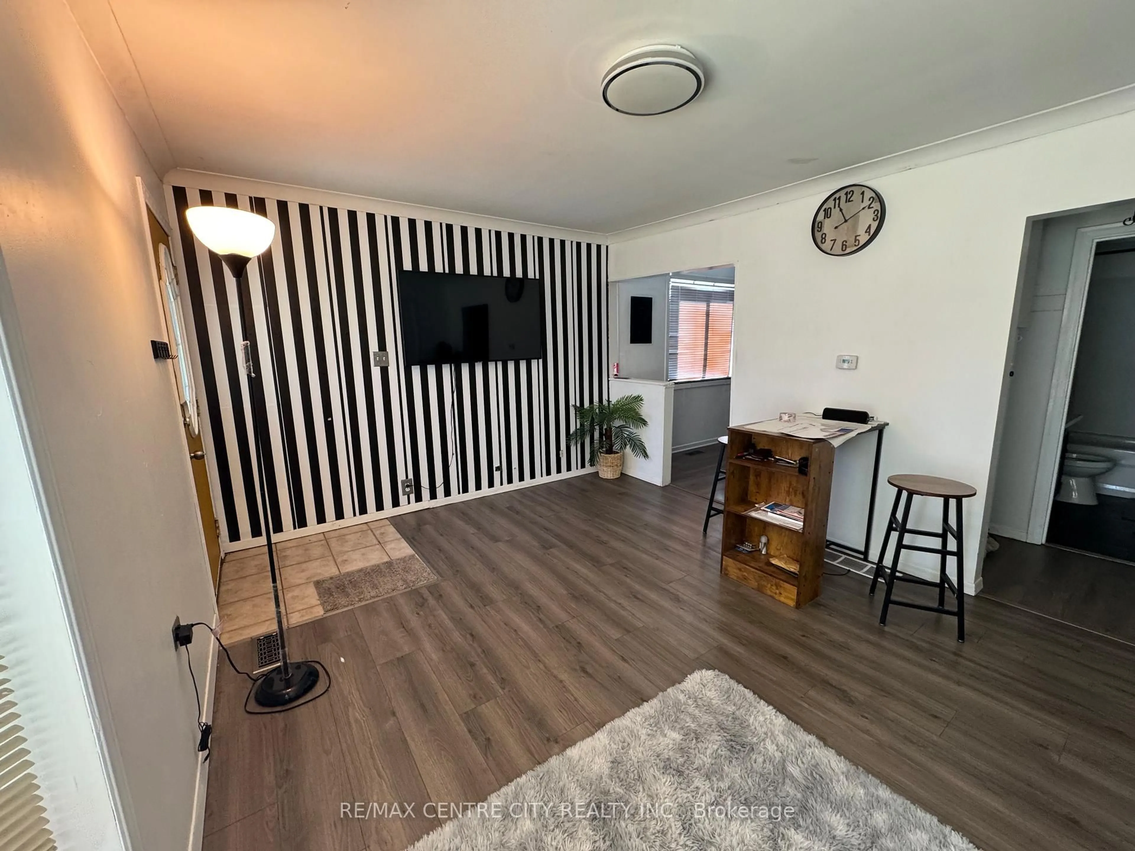 A pic of a room for 1709 Cadillac St, Windsor Ontario N8Y 2V7