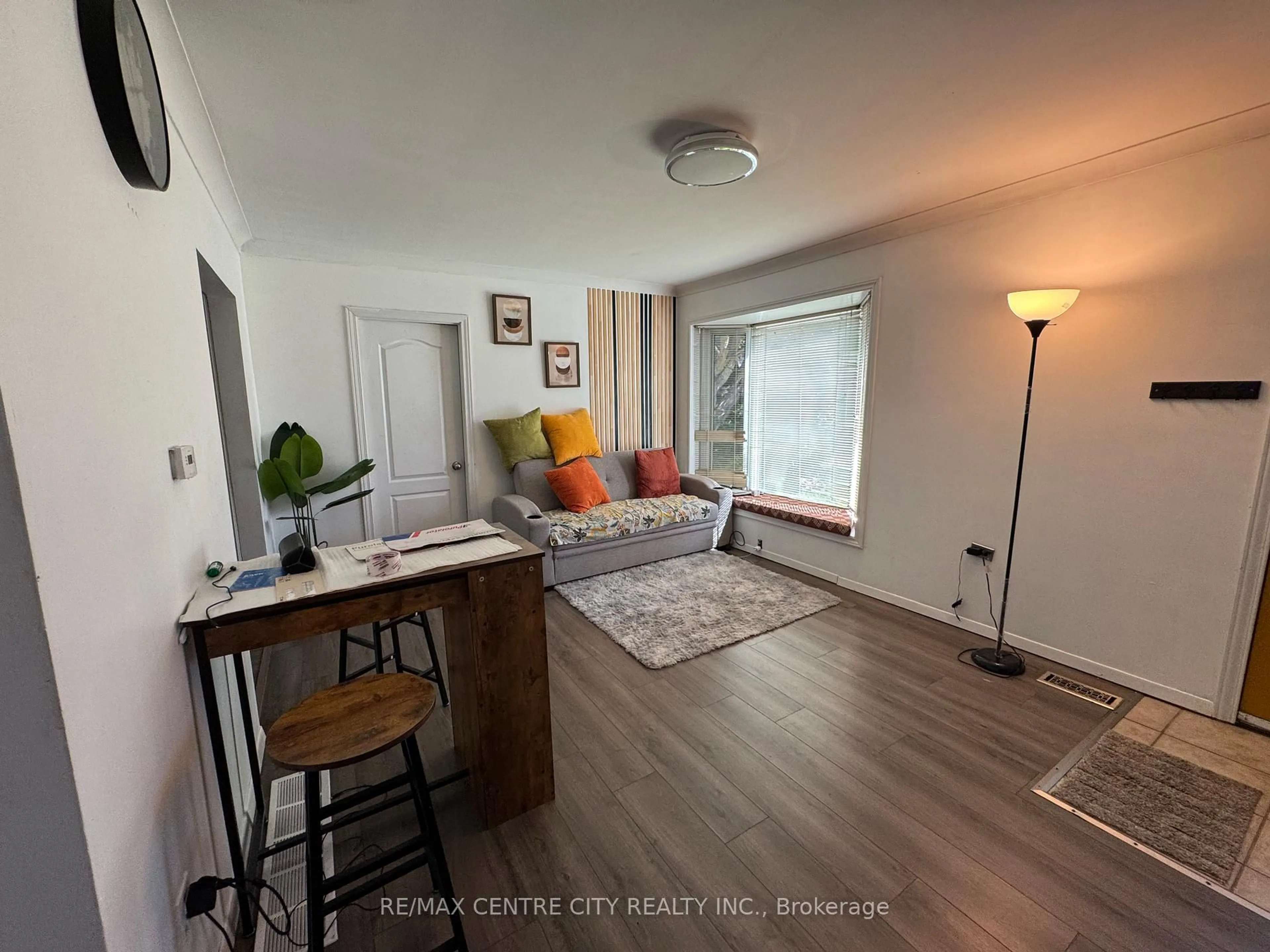 A pic of a room for 1709 Cadillac St, Windsor Ontario N8Y 2V7