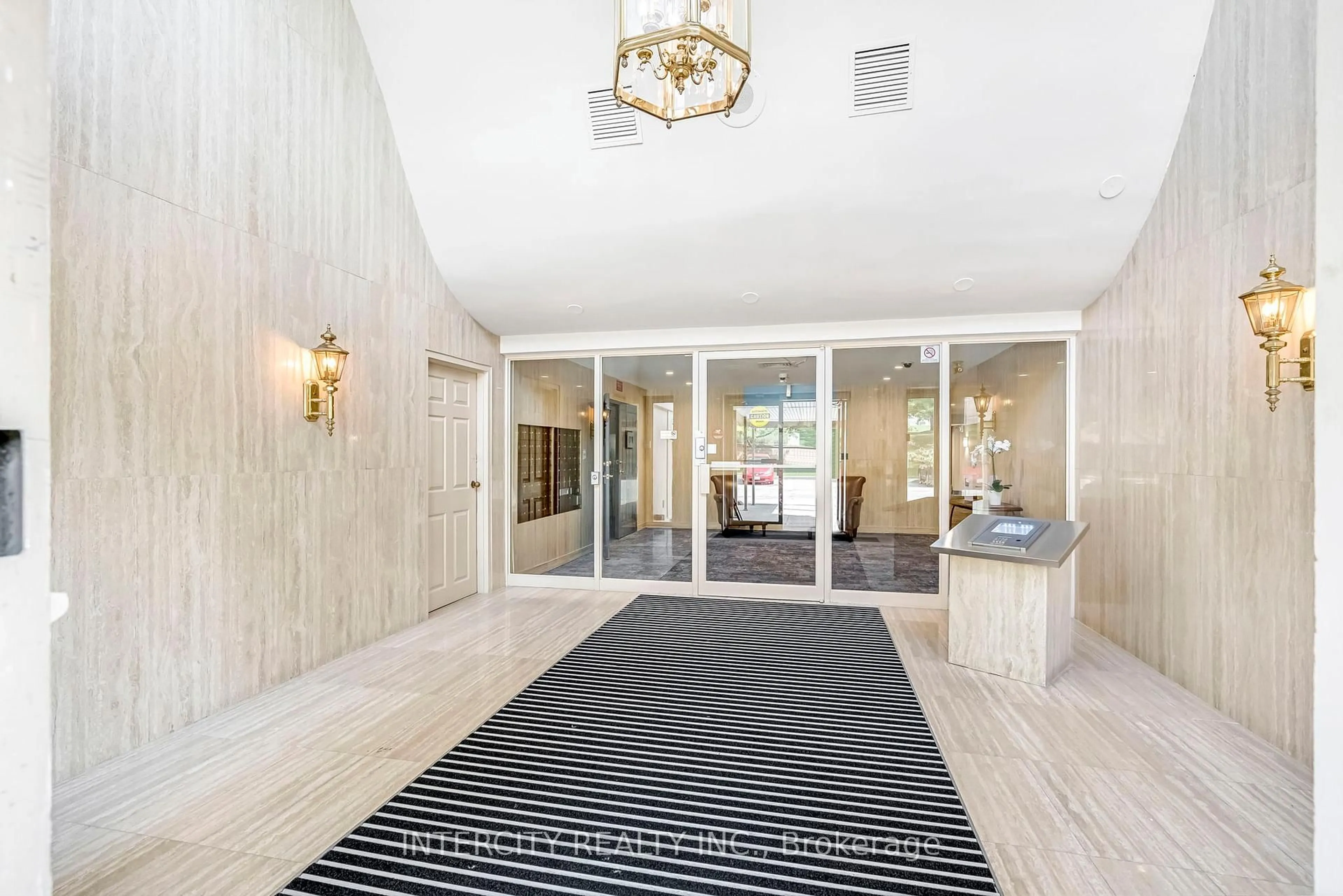 Indoor foyer for 2555 3rd Ave #412, Owen Sound Ontario N4K 6T8