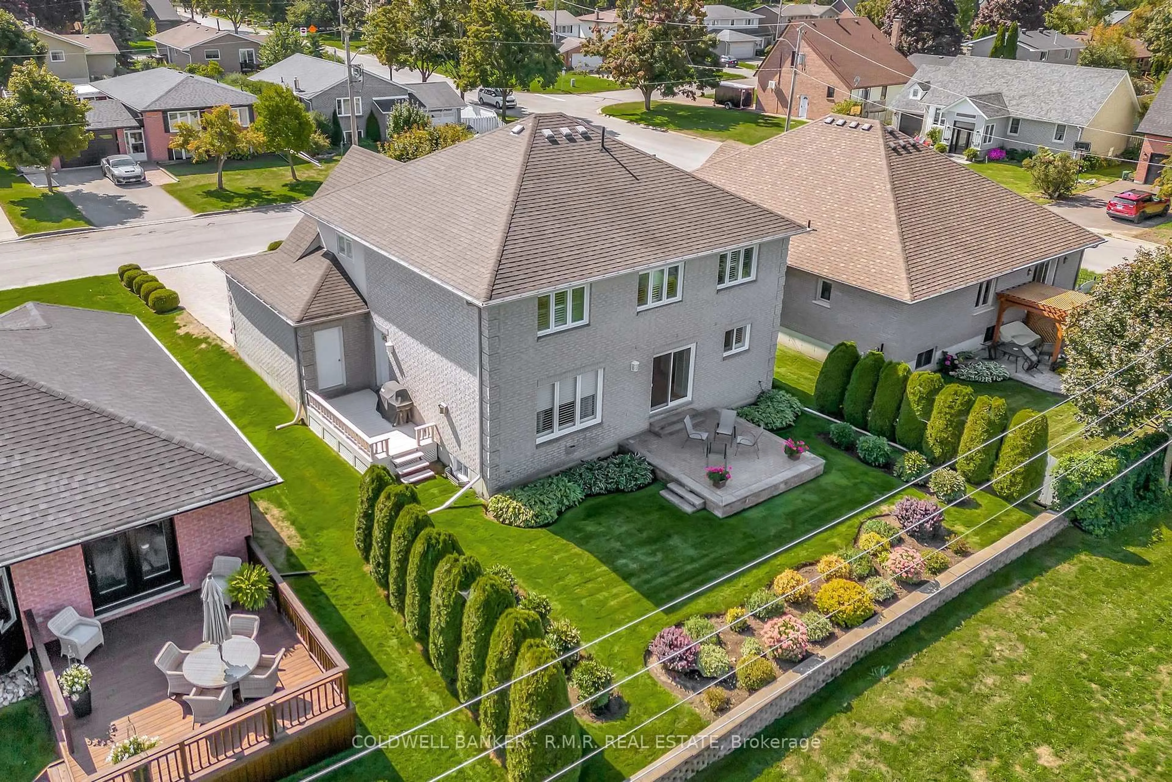 A pic from outside/outdoor area/front of a property/back of a property/a pic from drone, street for 33 Lindway Pl, Kawartha Lakes Ontario K9V 5S9