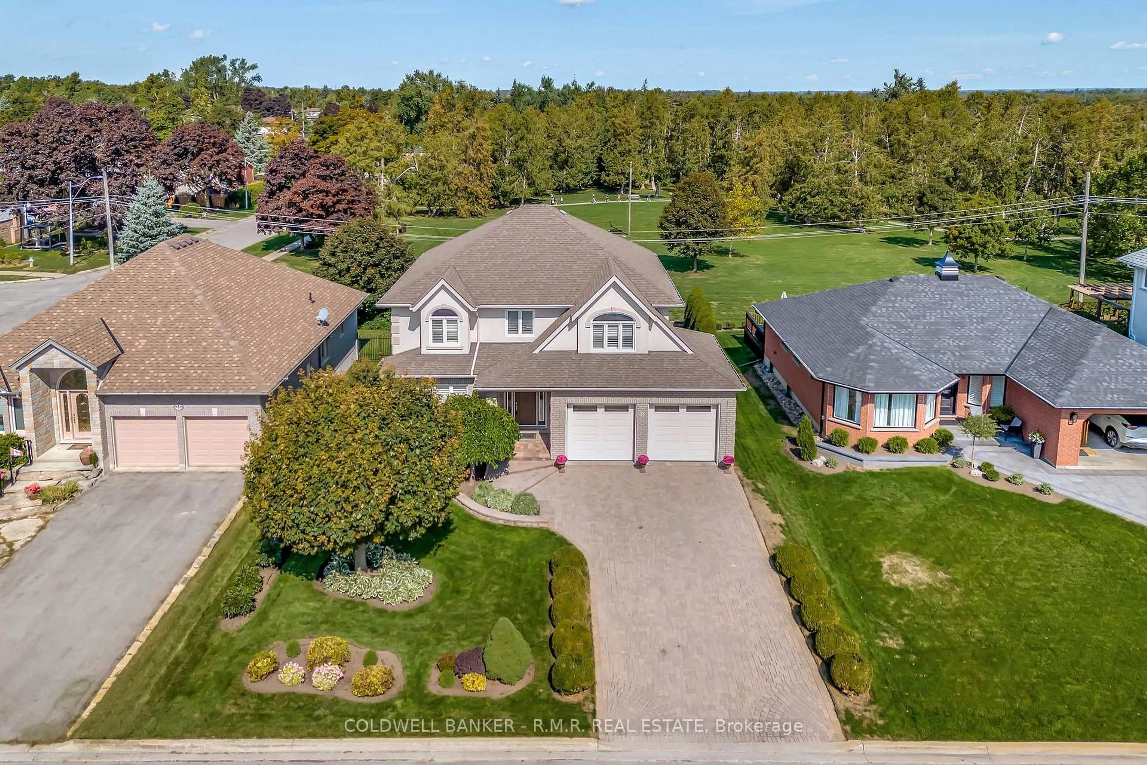 A pic from outside/outdoor area/front of a property/back of a property/a pic from drone, street for 33 Lindway Pl, Kawartha Lakes Ontario K9V 5S9
