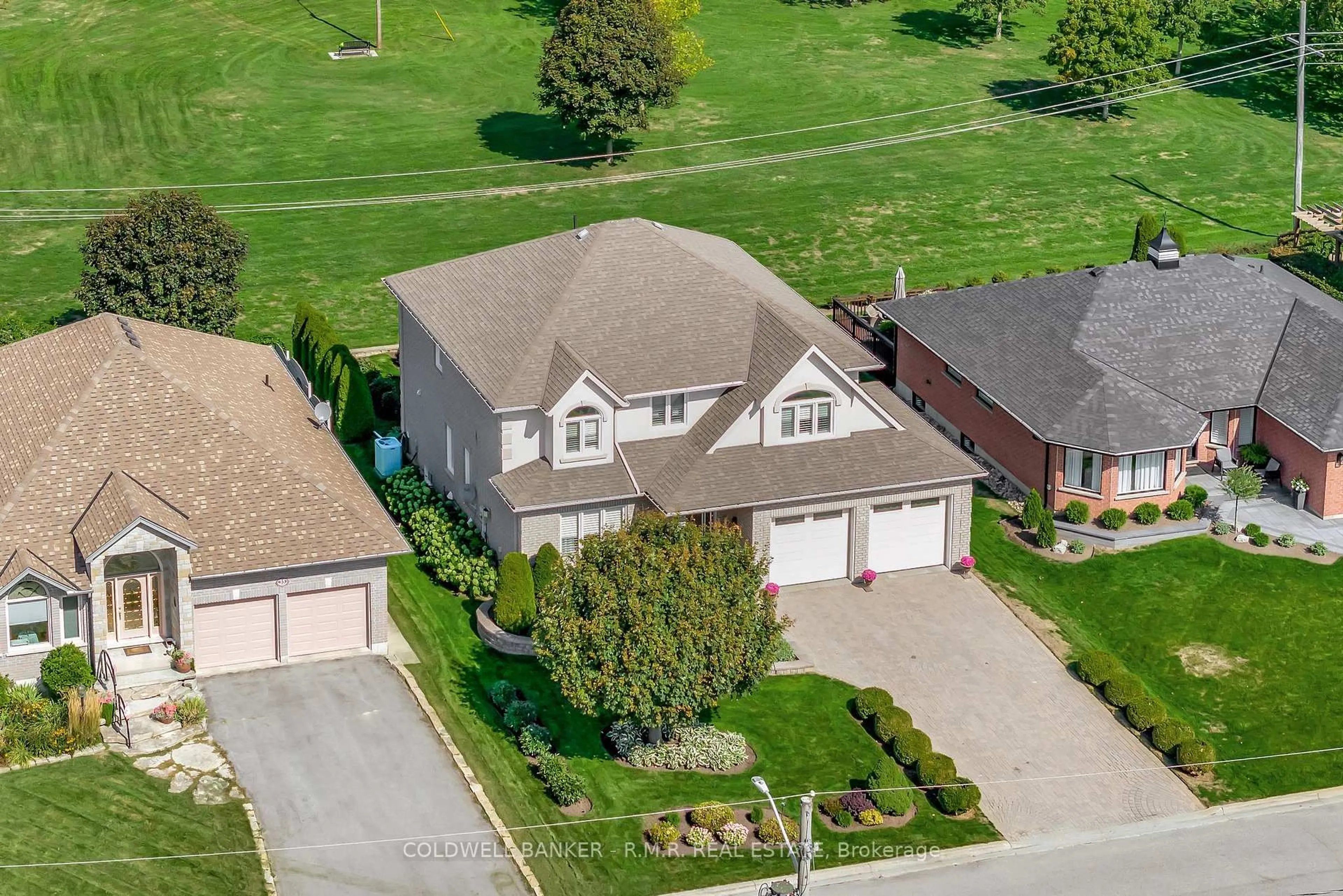 A pic from outside/outdoor area/front of a property/back of a property/a pic from drone, street for 33 Lindway Pl, Kawartha Lakes Ontario K9V 5S9