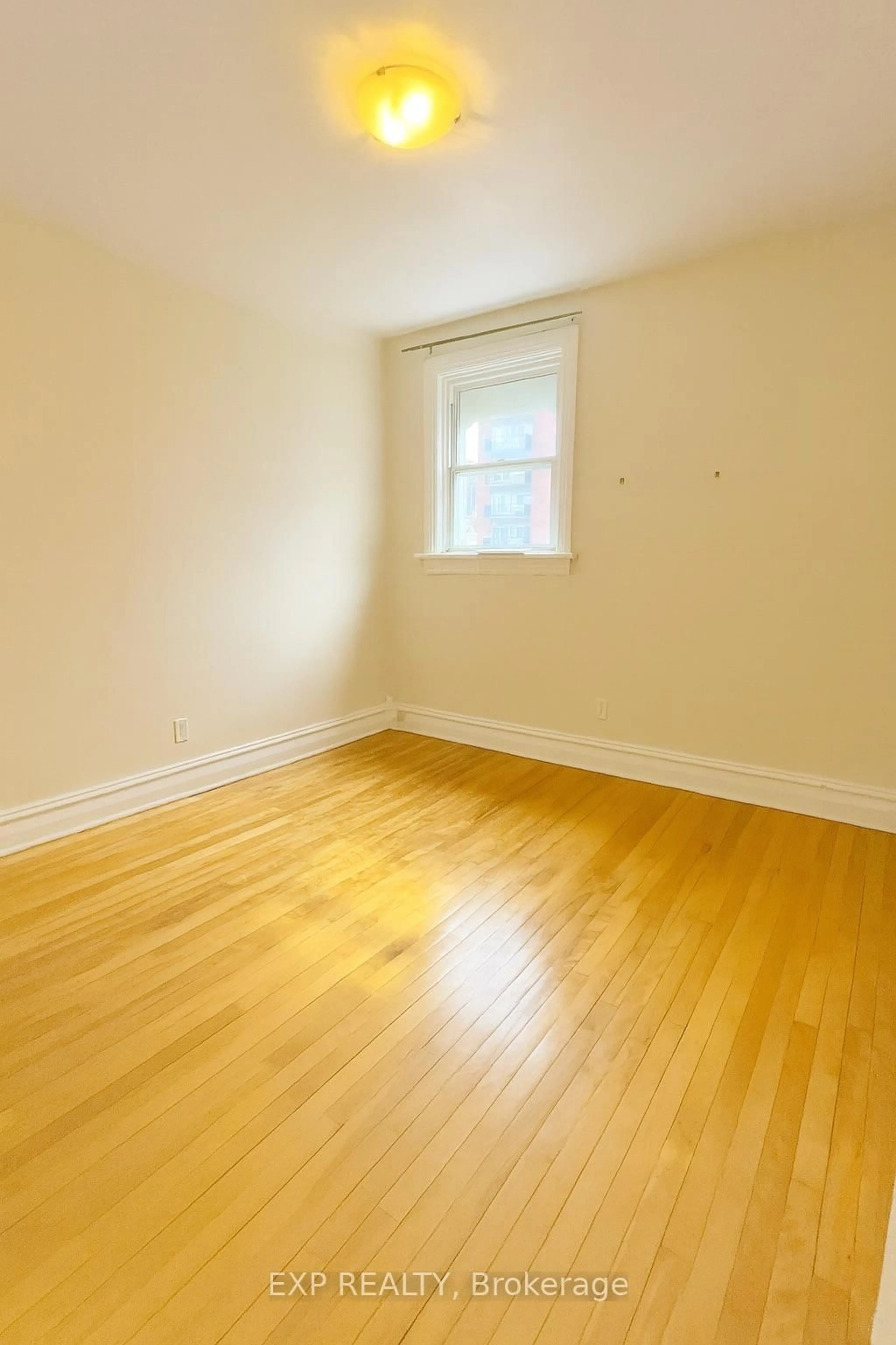A pic of a room for 446 Cambridge St, Ottawa Ontario K1S 4H7