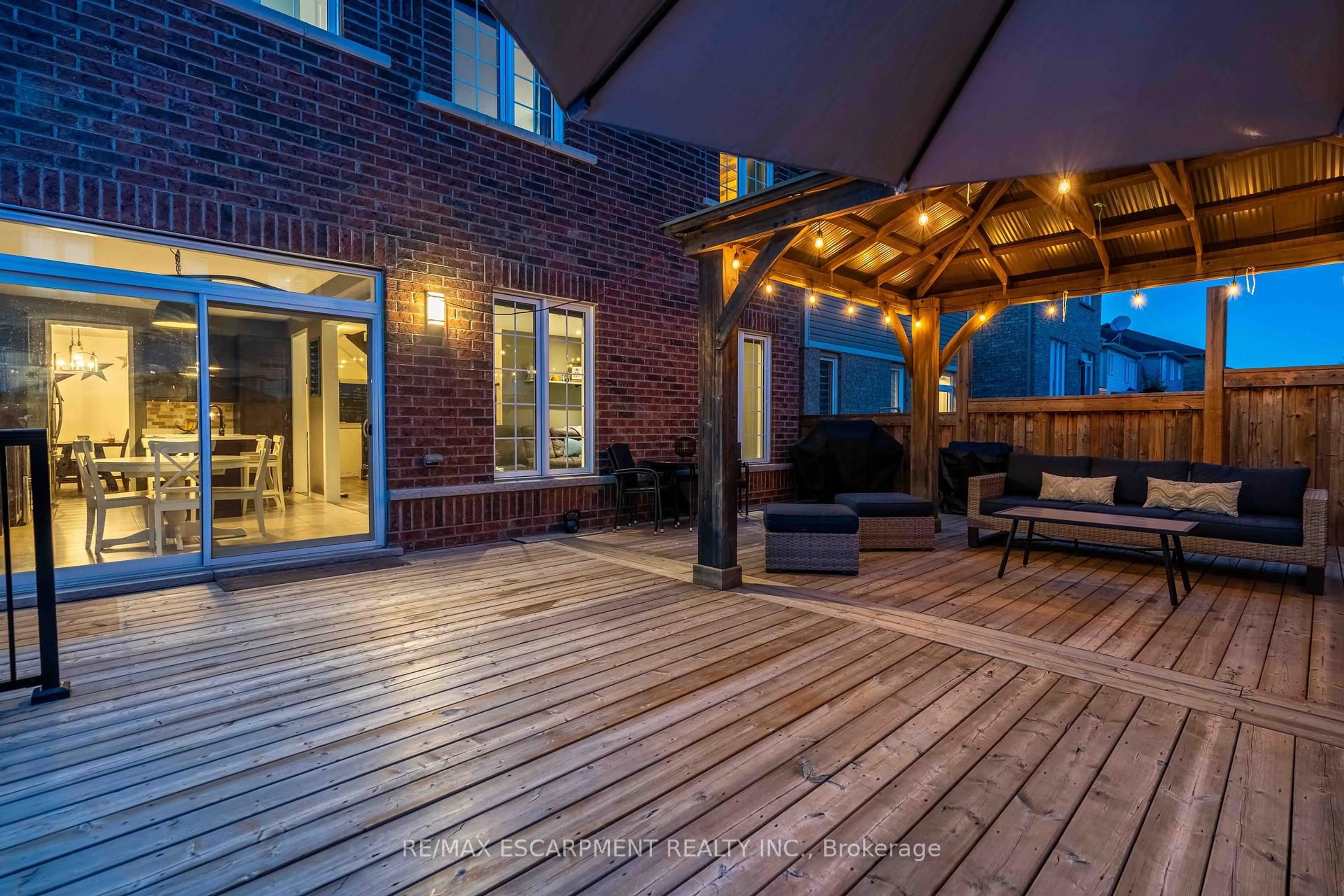 Patio, street for 211 Odonnel Dr, Hamilton Ontario L0R 1C0