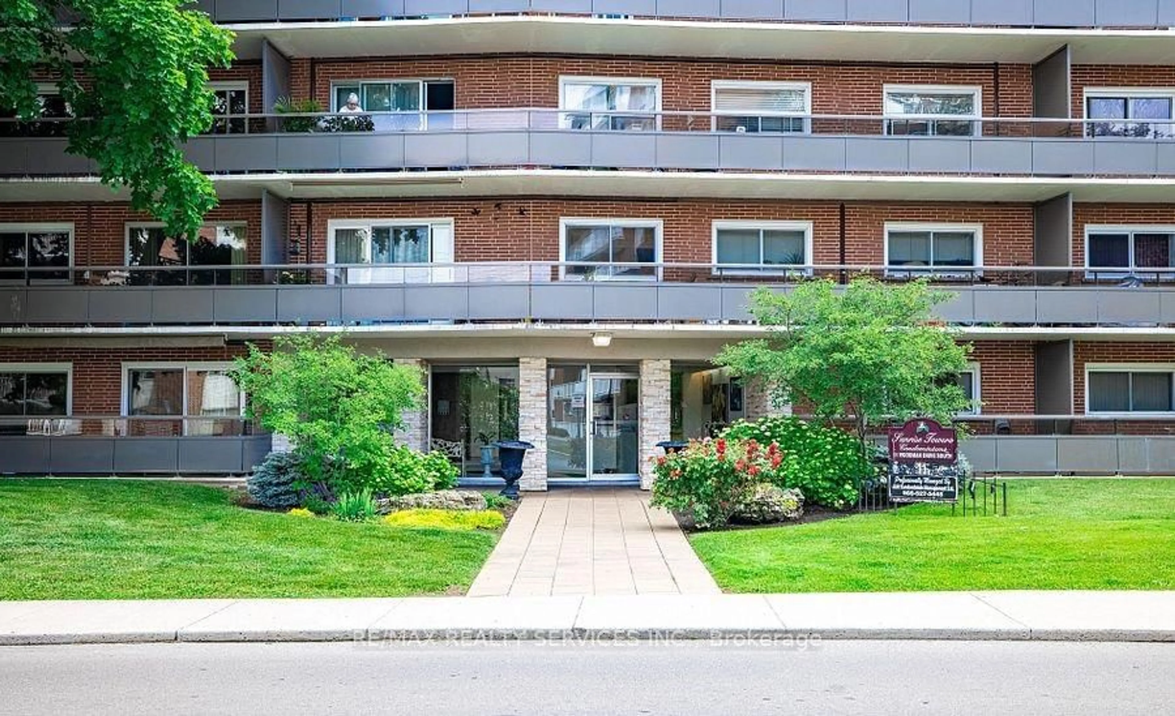 Patio, street for 11 Woodman Dr #203, Hamilton Ontario L8K 4E3
