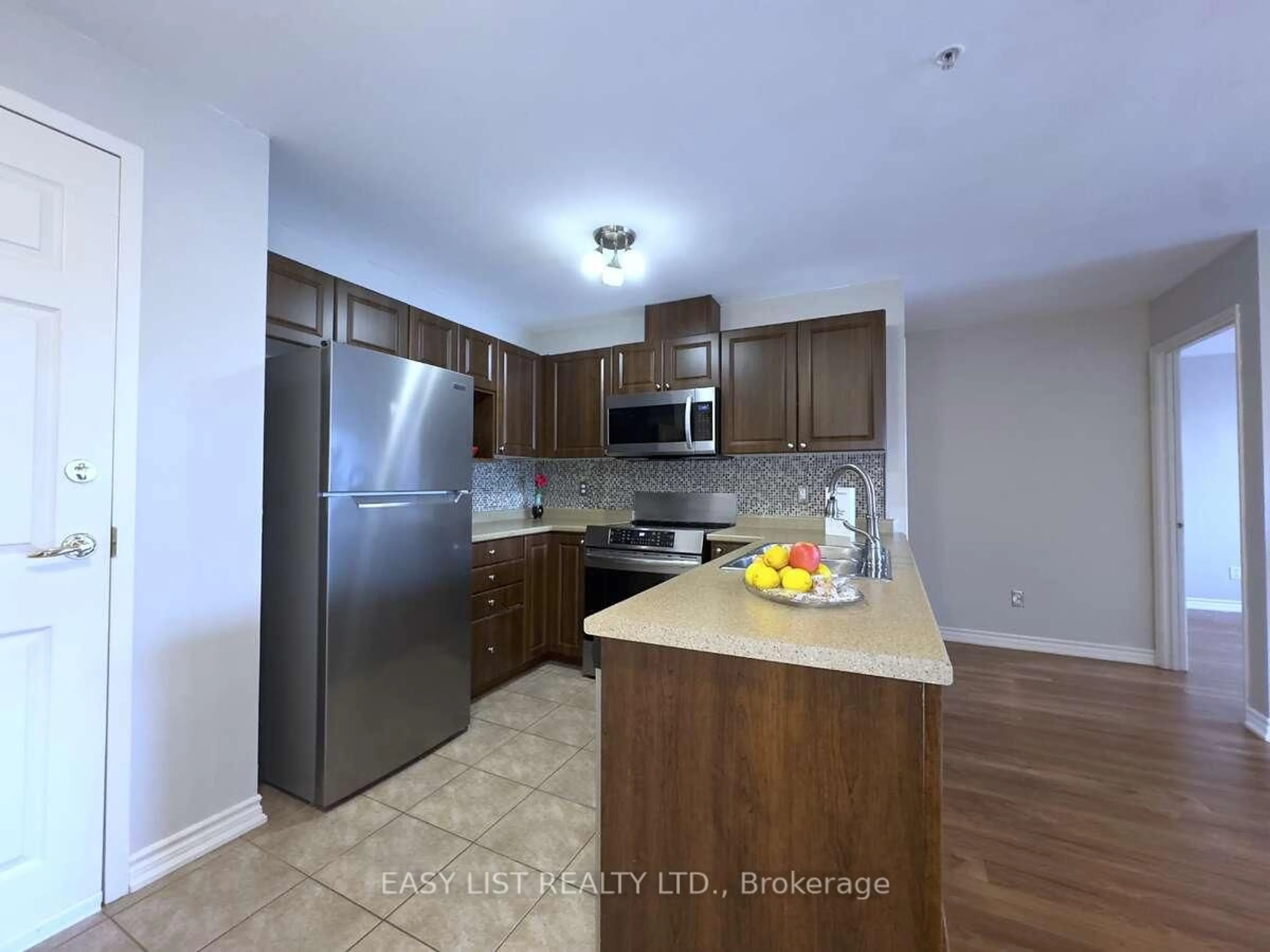 Standard kitchen, unknown for 2650 Sandwich Pkwy #202, LaSalle Ontario N9H 0A7