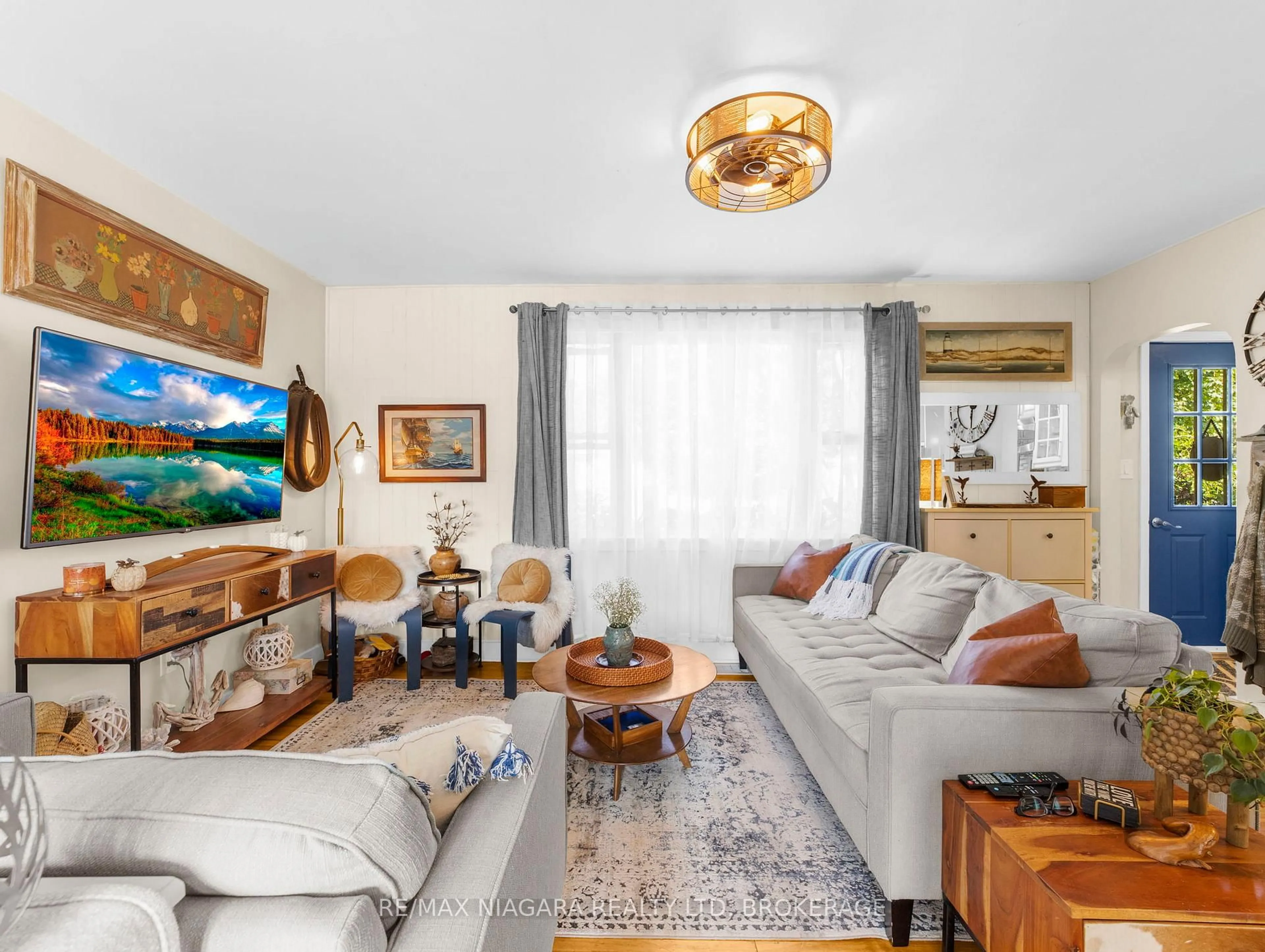 Living room with furniture, unknown for 7014 Margaret St, Niagara Falls Ontario L2G 2W2
