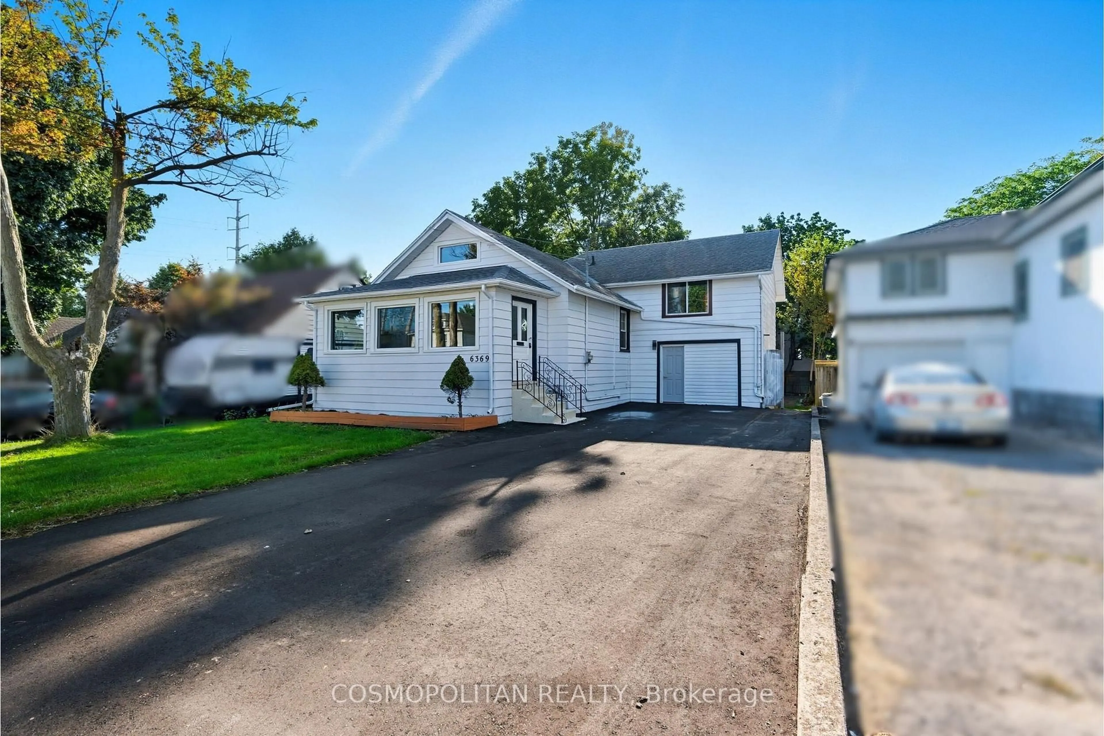 A pic from outside/outdoor area/front of a property/back of a property/a pic from drone, street for 6369 Orchard Ave, Niagara Falls Ontario L2G 4H3