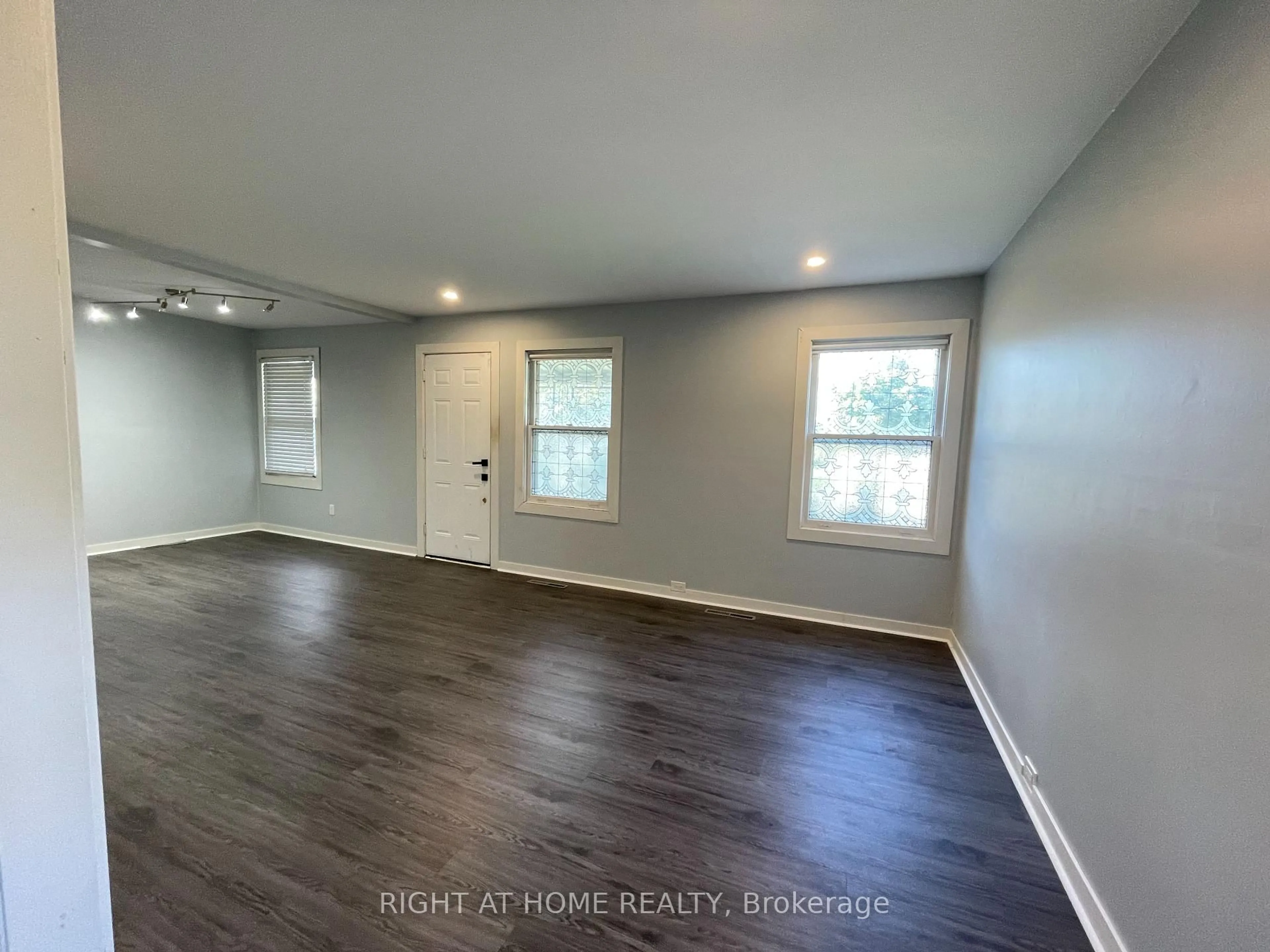 A pic of a room for 389 Lincoln St, Welland Ontario L3B 4N6