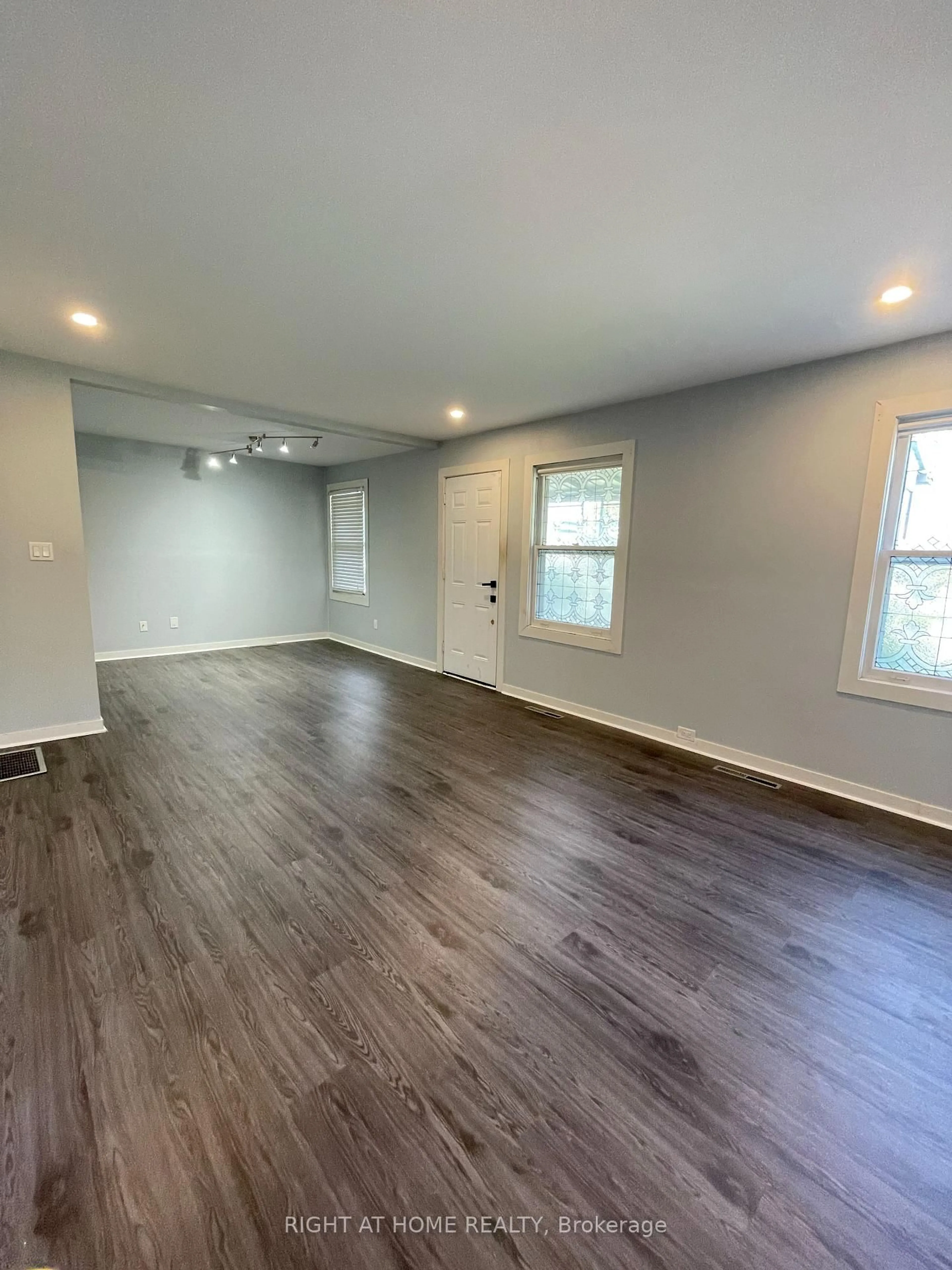 A pic of a room for 389 Lincoln St, Welland Ontario L3B 4N6