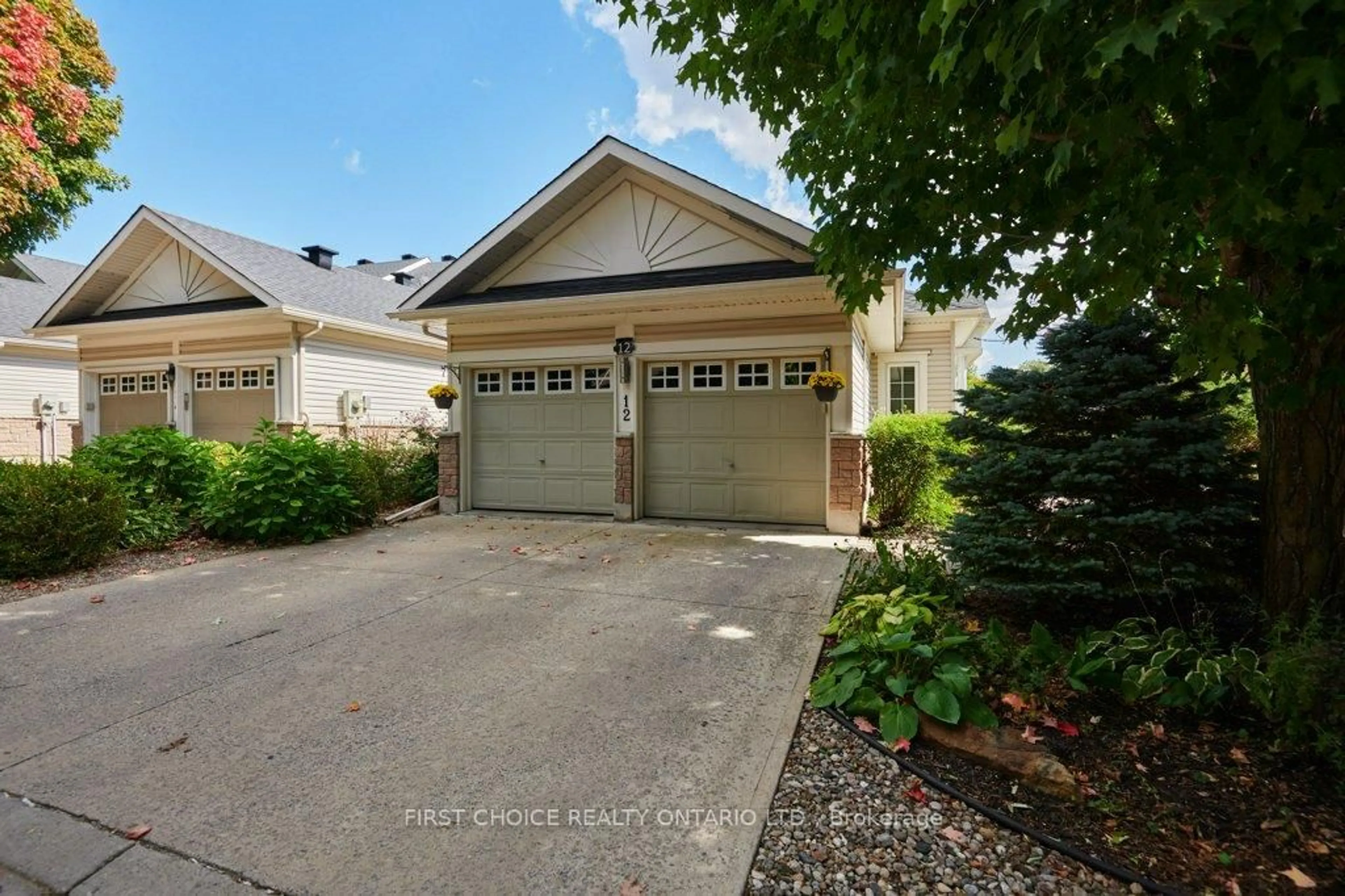 Indoor garage for 12 Kinmount Private, Ottawa Ontario K2T 1K2