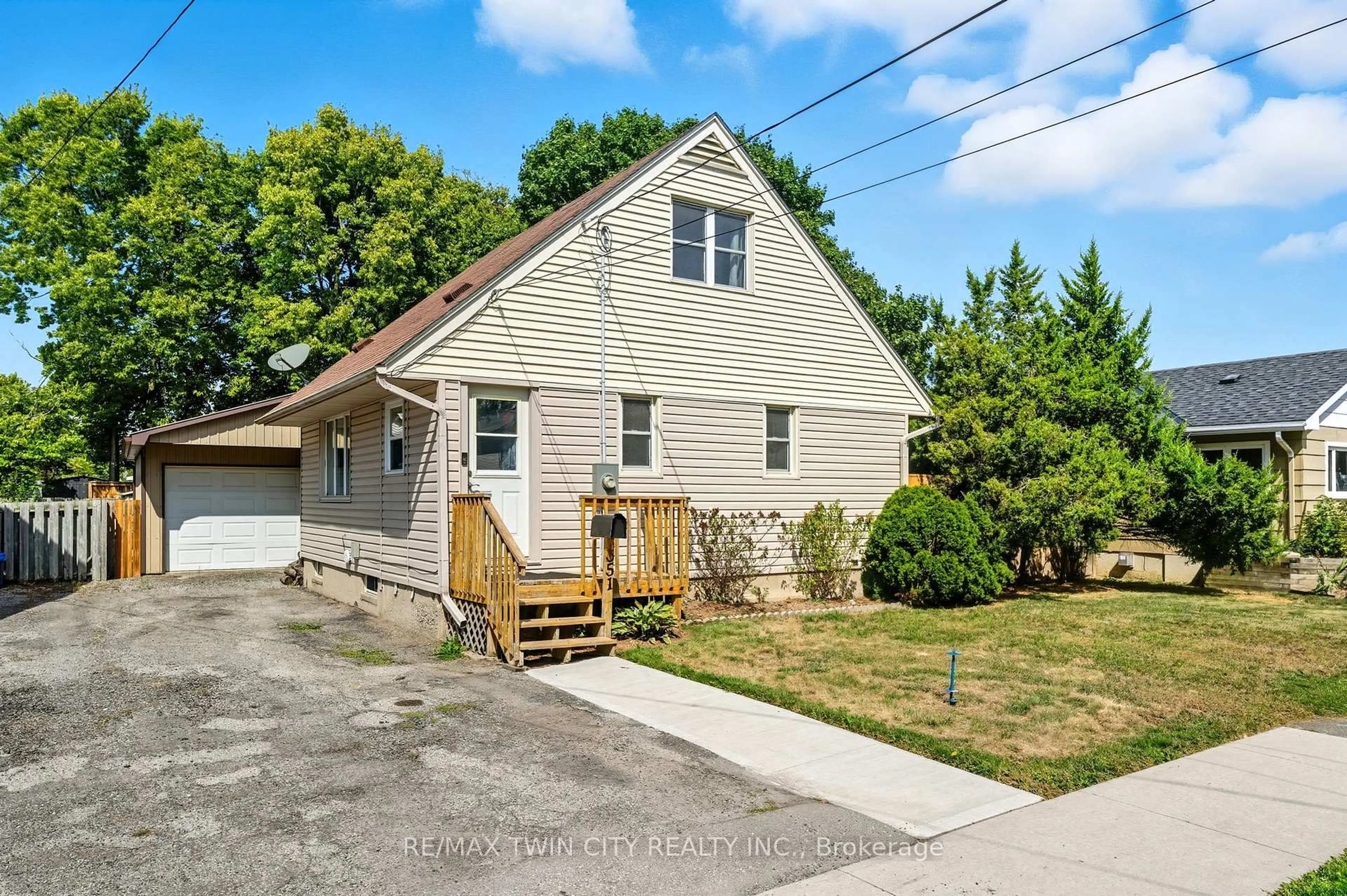 Unknown for 351 Grand River Ave, Brantford Ontario N3T 4Y7