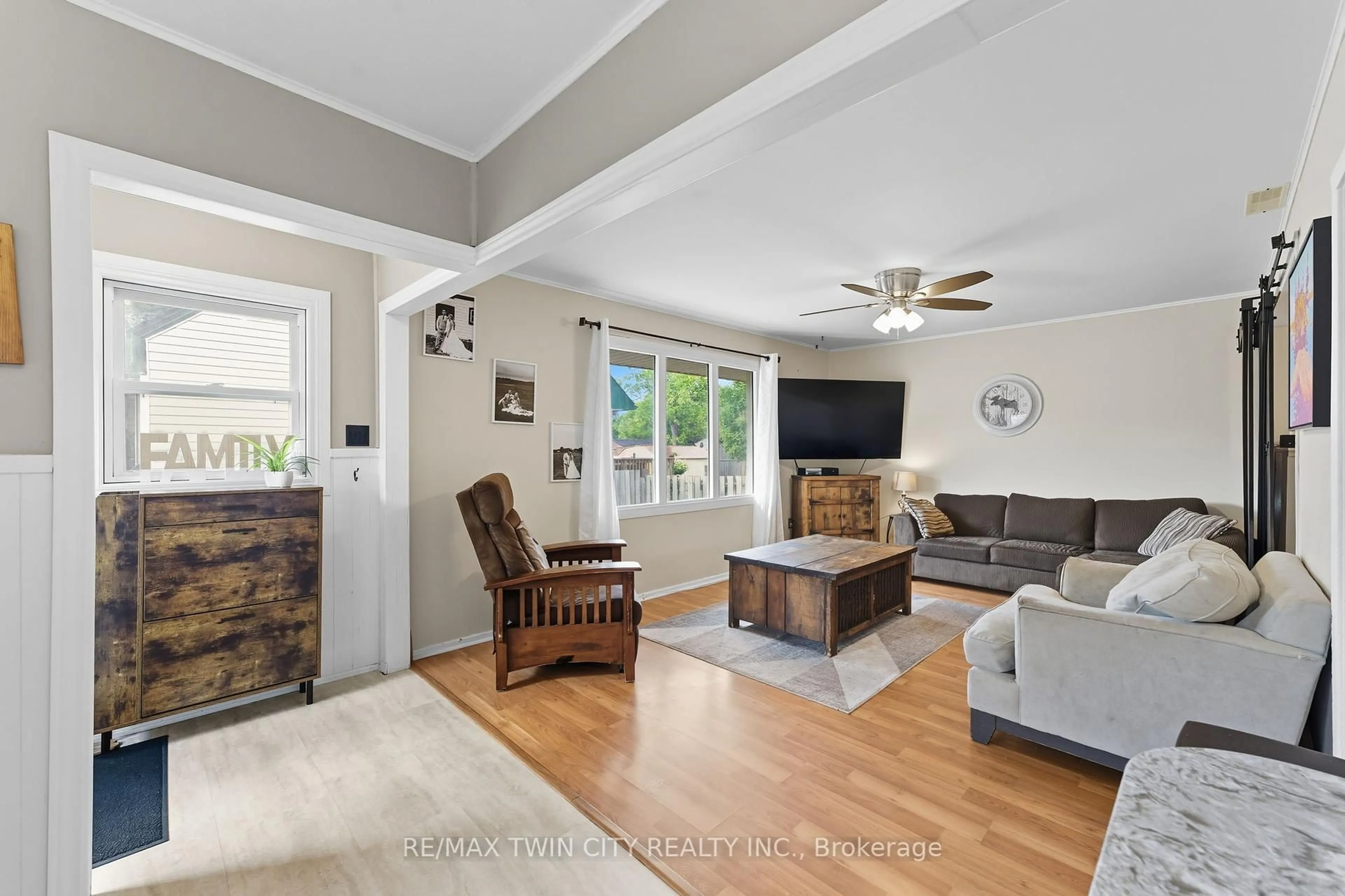 Living room with furniture, unknown for 351 Grand River Ave, Brantford Ontario N3T 4Y7