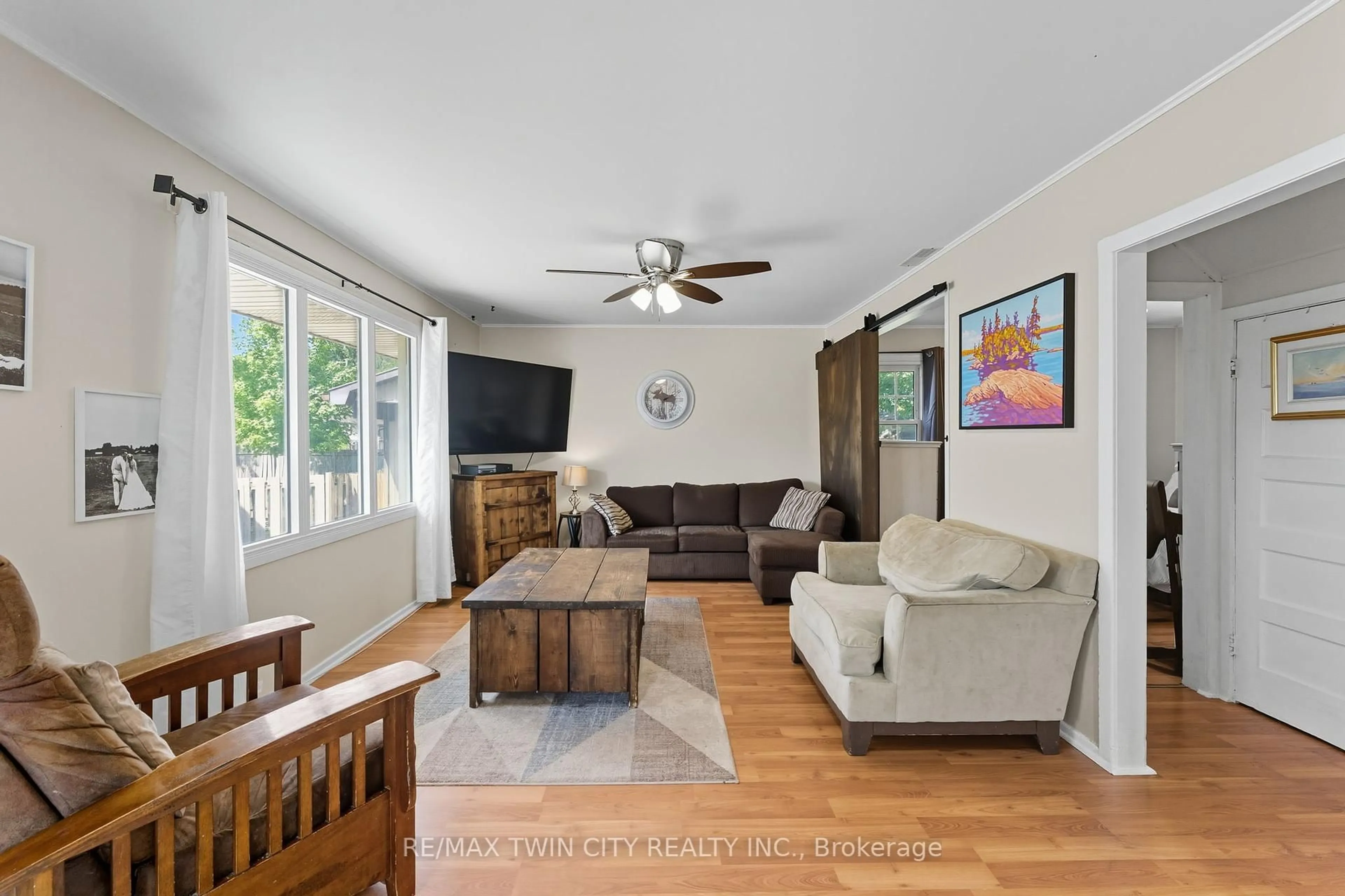 Living room with furniture, wood/laminate floor for 351 Grand River Ave, Brantford Ontario N3T 4Y7