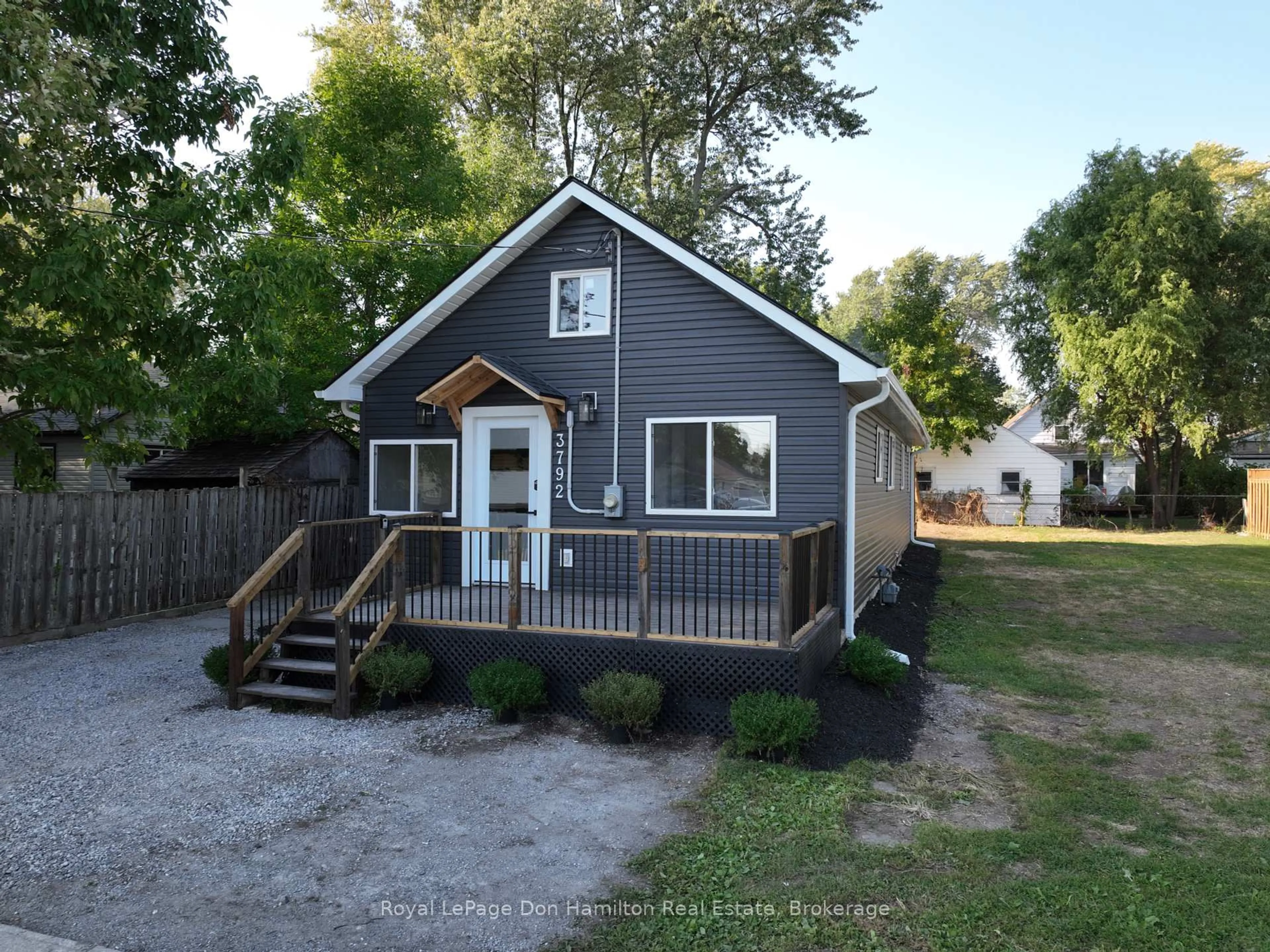 Home with vinyl exterior material, street for 3792 Glendale Ave, Fort Erie Ontario L0S 1B0