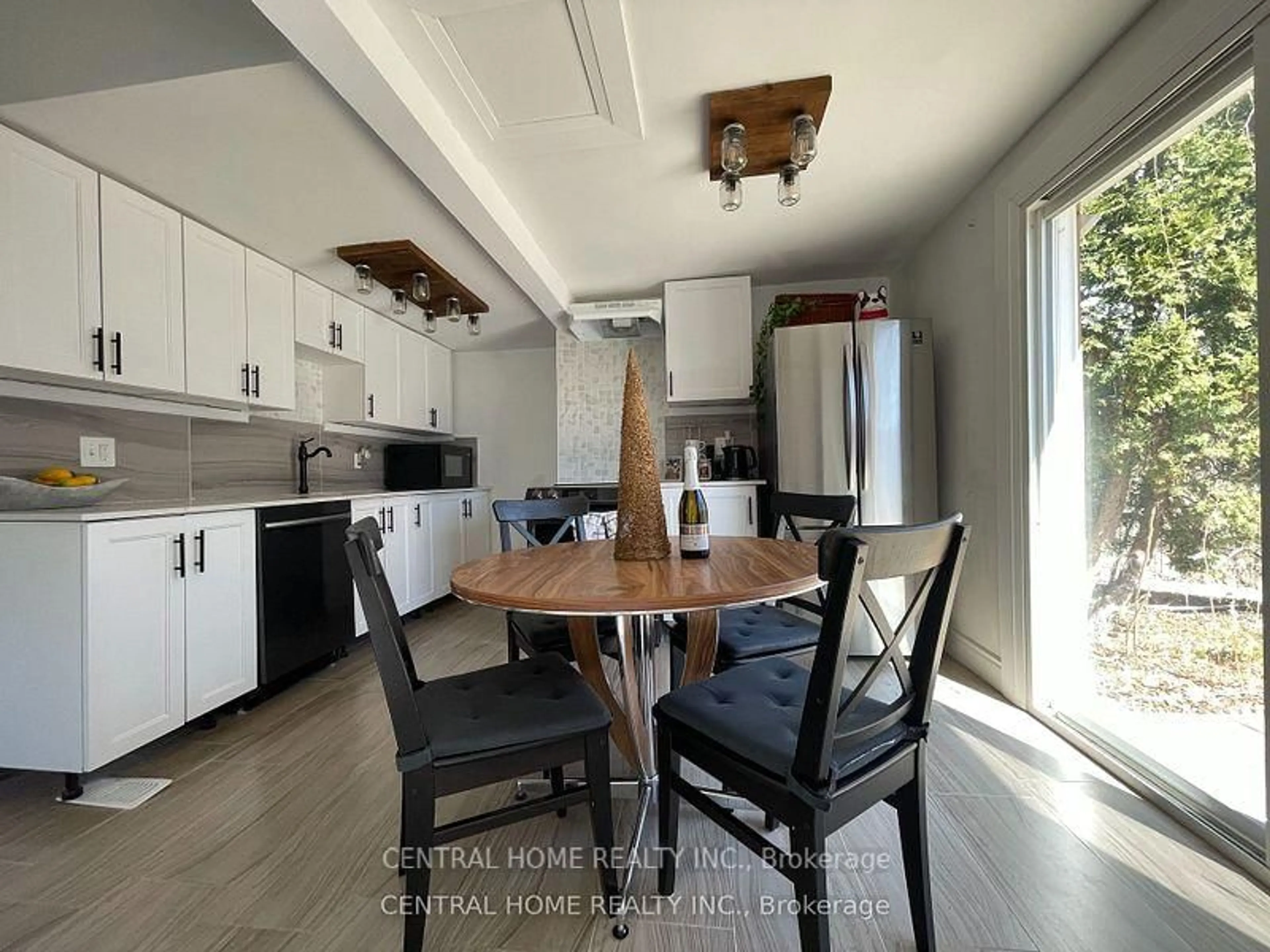Open concept kitchen, unknown for 6068 Drummond Rd, Niagara Falls Ontario L2G 4M2
