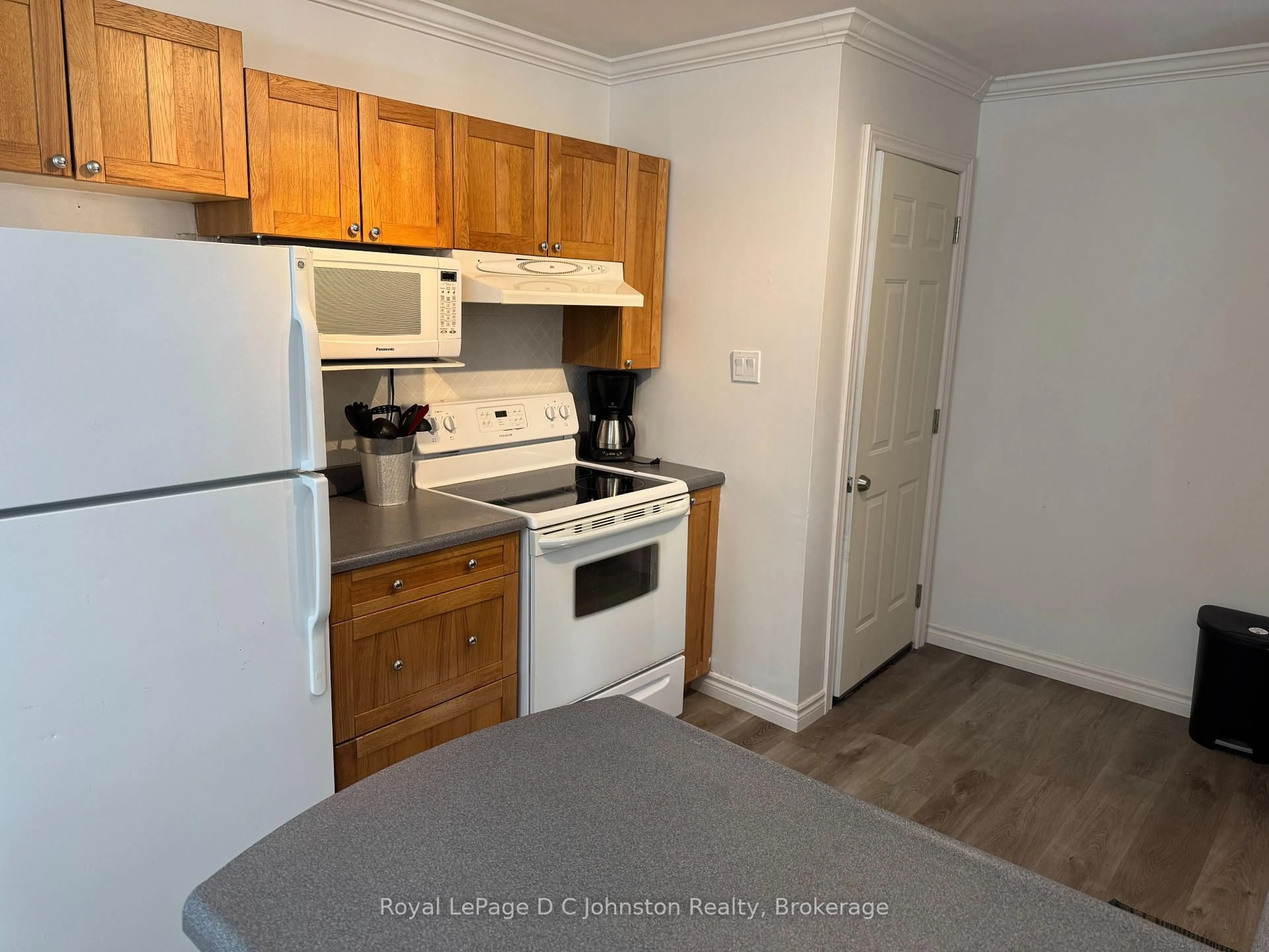 Standard kitchen, unknown for 341 Palmerston St, Saugeen Shores Ontario N0H 2L0