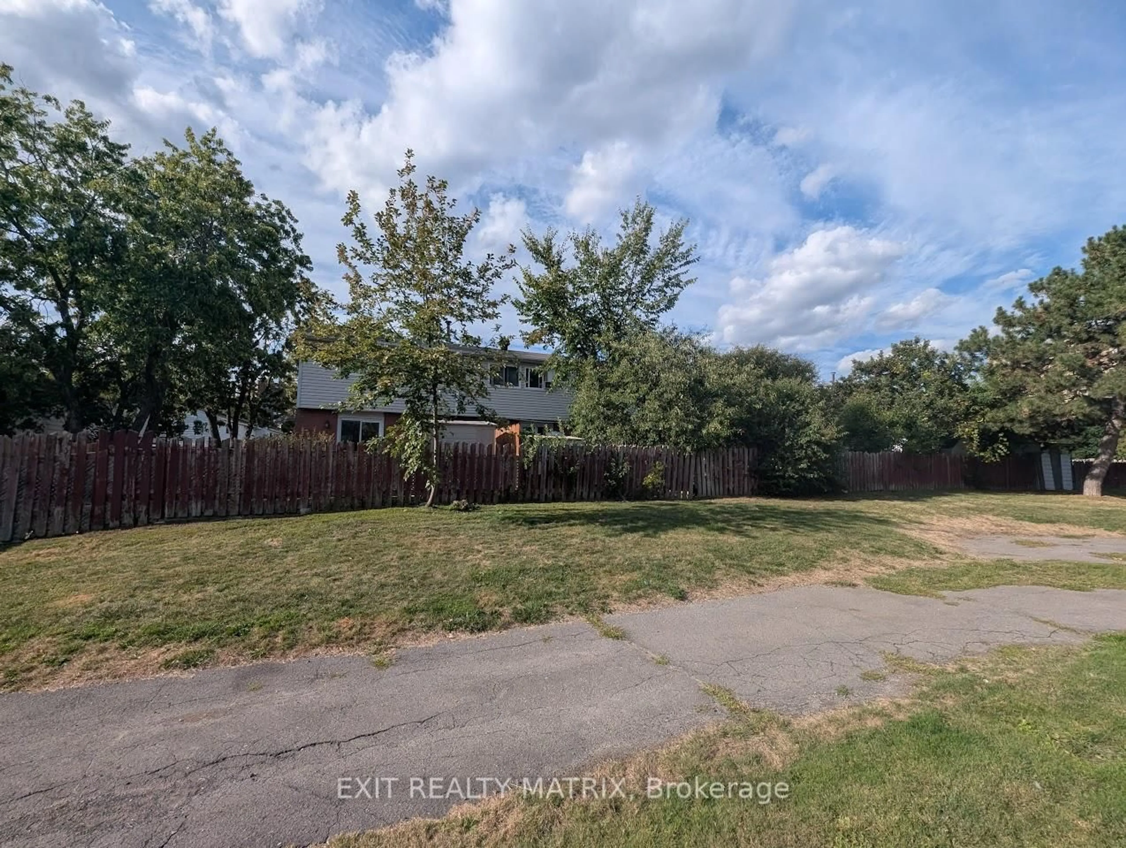 A pic from outside/outdoor area/front of a property/back of a property/a pic from drone, unknown for 1468 Heatherington Rd #B, Ottawa Ontario K1V 6S1