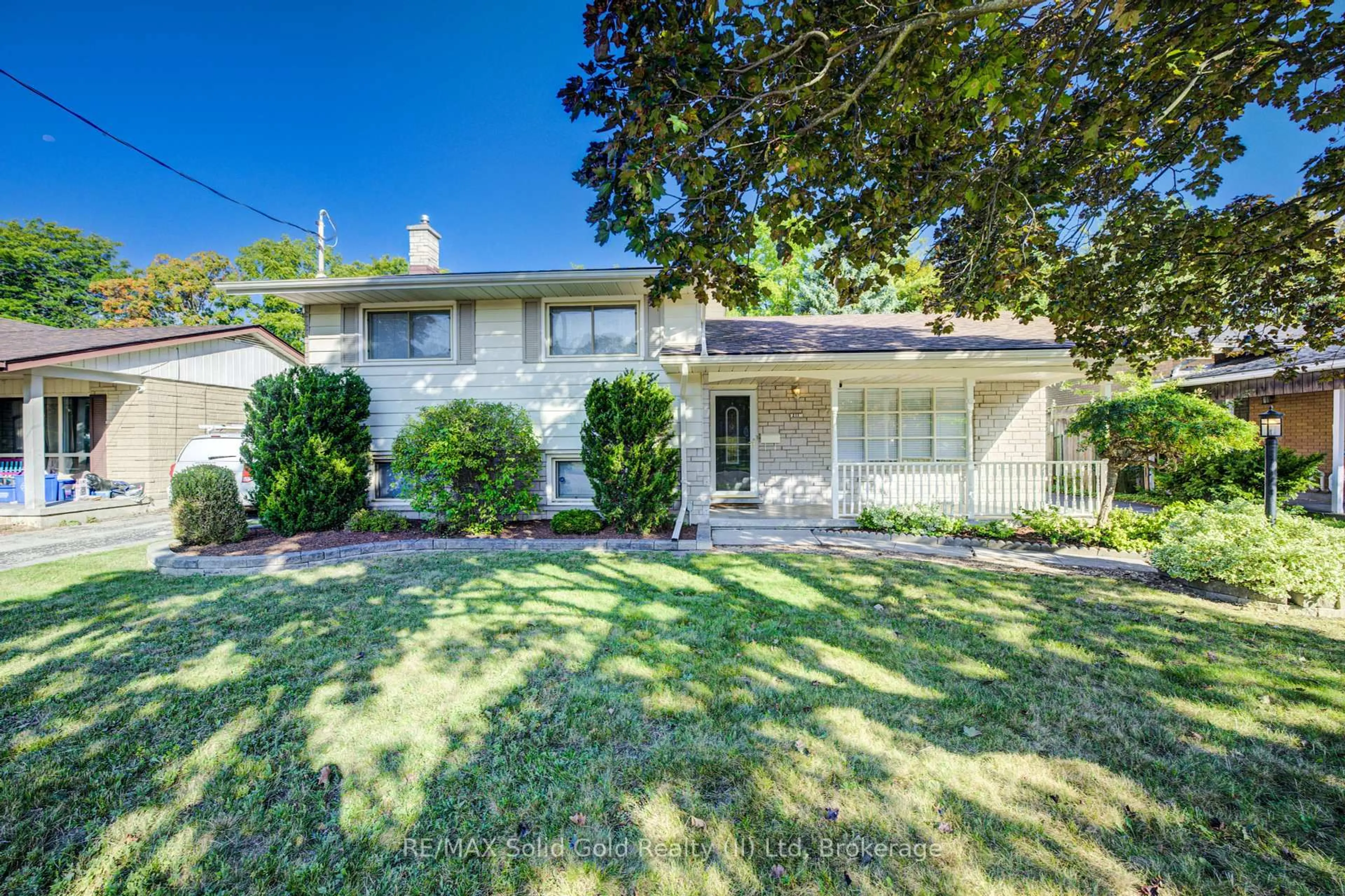 A pic from outside/outdoor area/front of a property/back of a property/a pic from drone, street for 211 Village Rd, Kitchener Ontario N2M 4L3