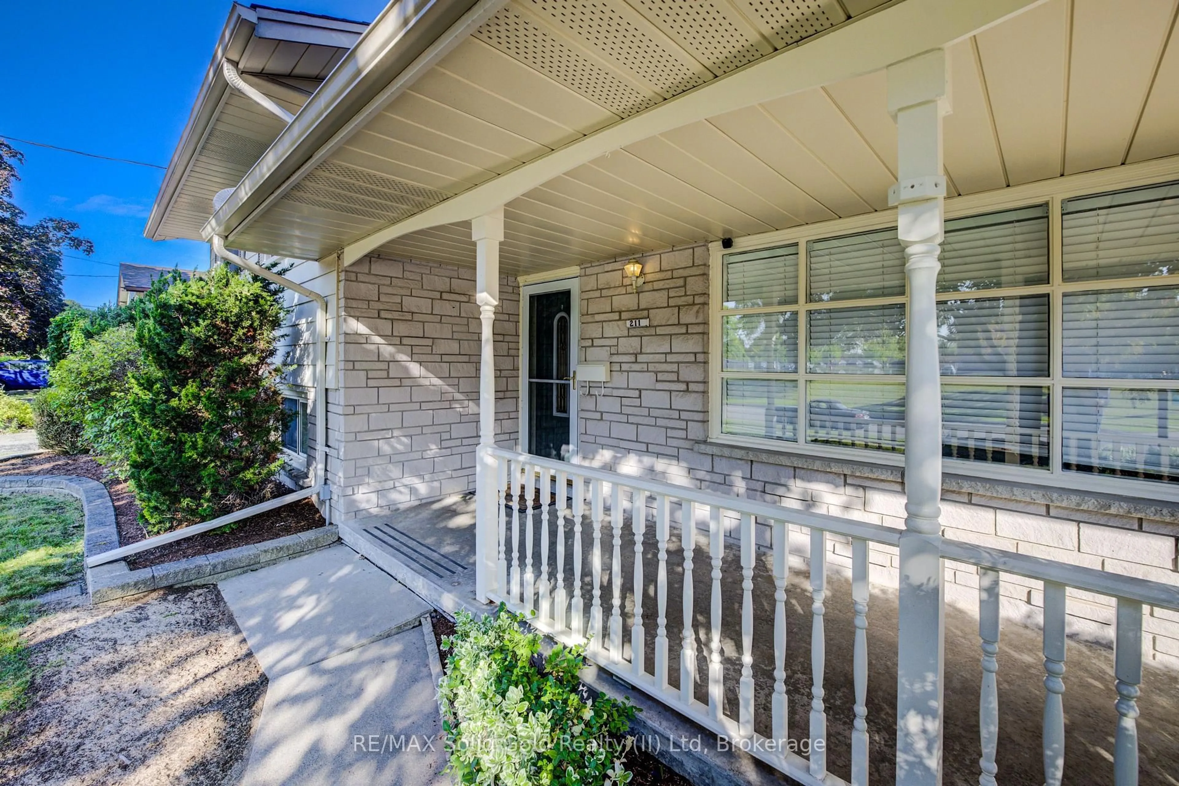Unknown for 211 Village Rd, Kitchener Ontario N2M 4L3