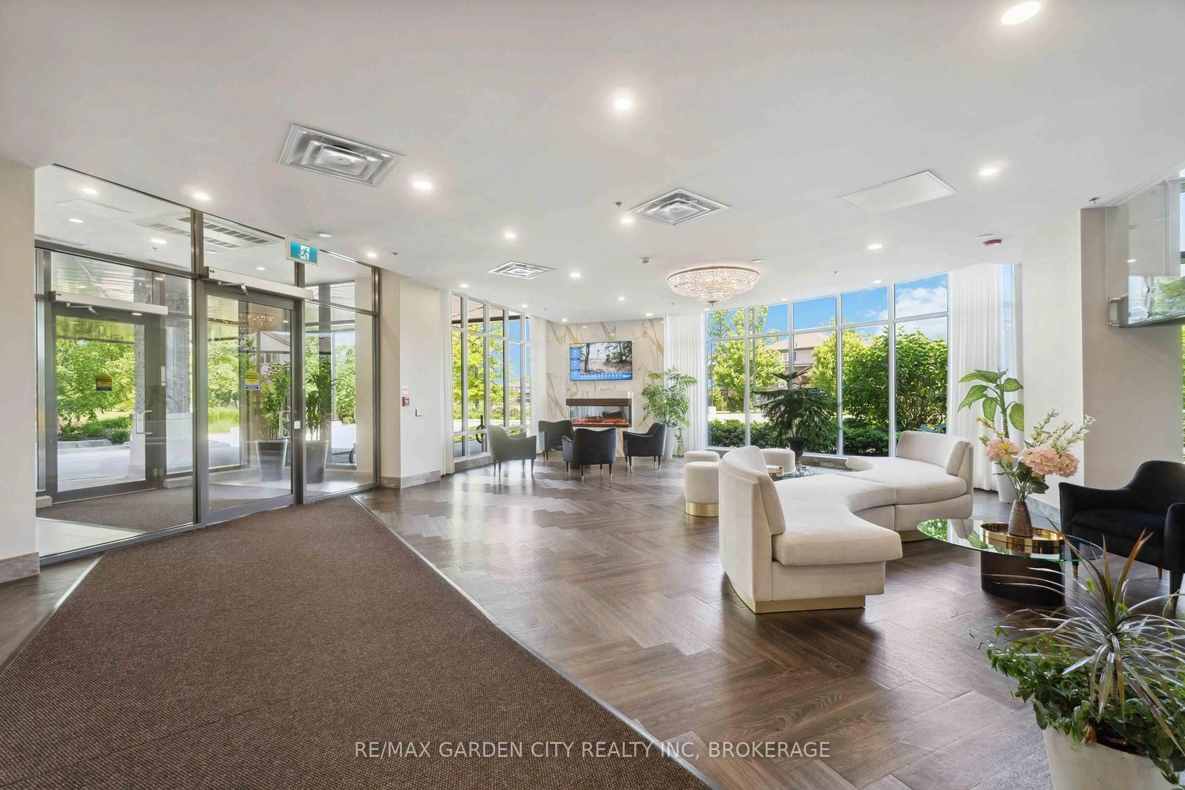 Lobby for 7711 Green Vista Gate Ave #408, Niagara Falls Ontario L2H 1R1