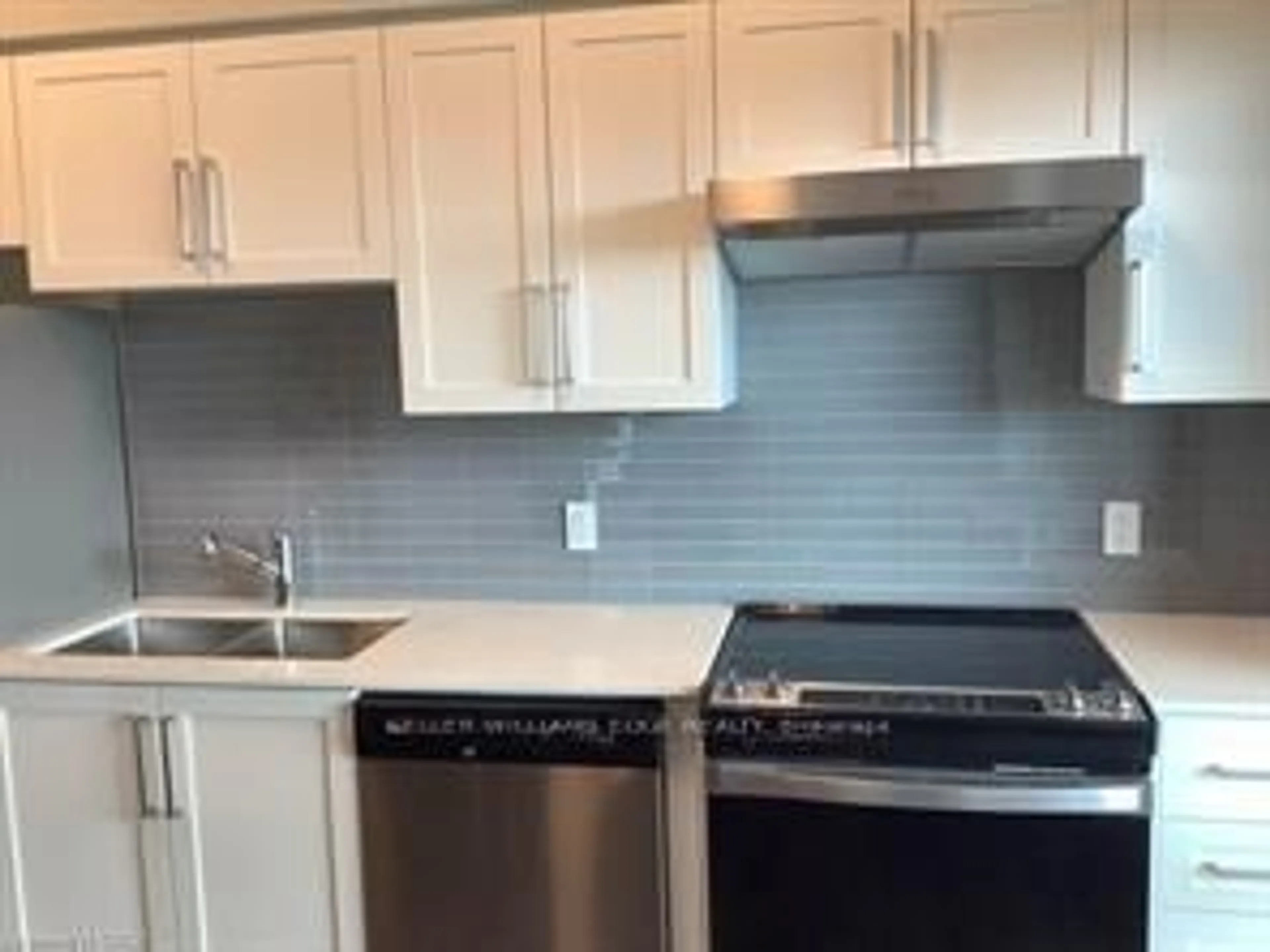 Standard kitchen, unknown for 15 Queen St #714, Hamilton Ontario L8P 3R4