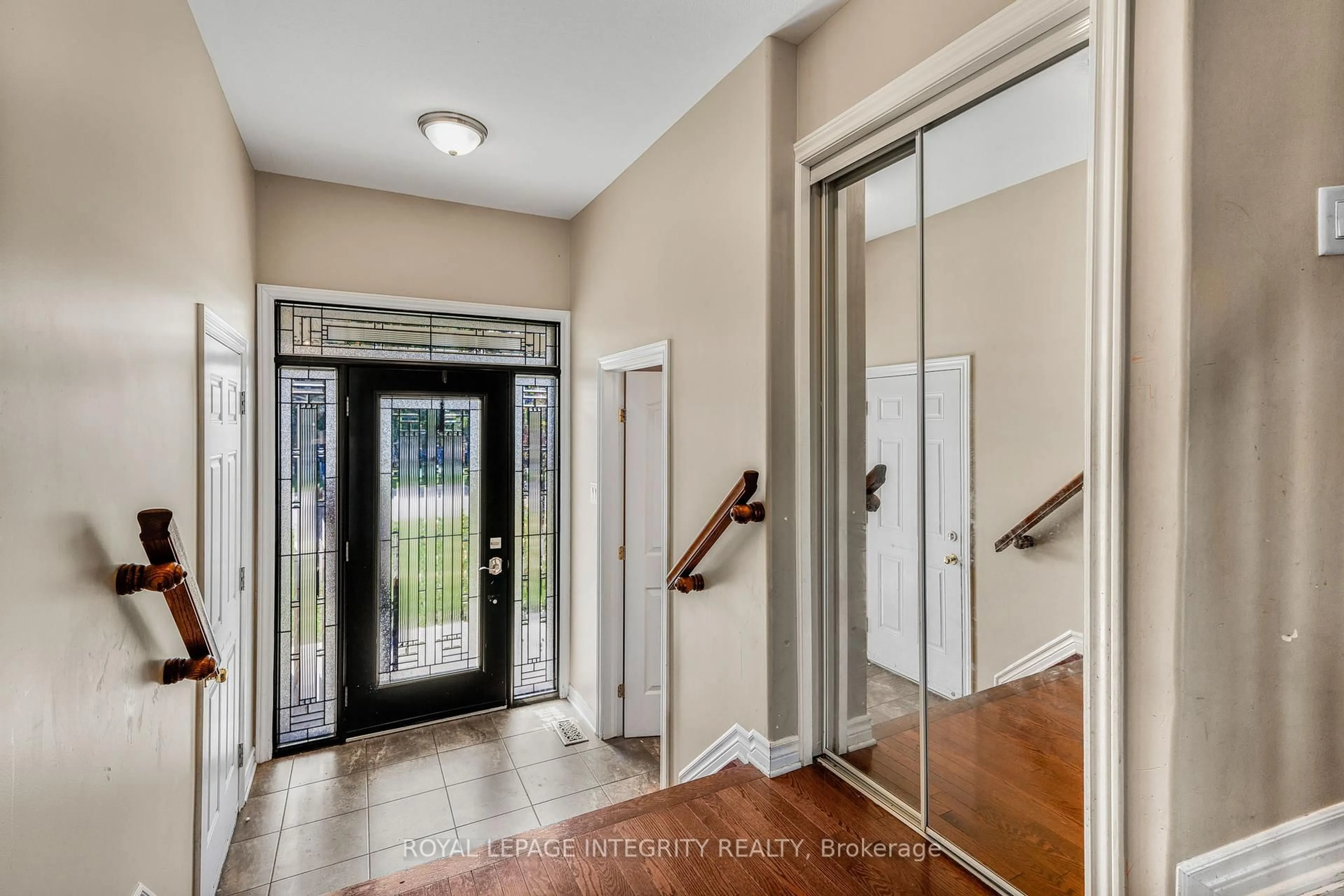 Indoor entryway for 1899 Arrowgrass Way, Orleans Ontario K4A 0E3