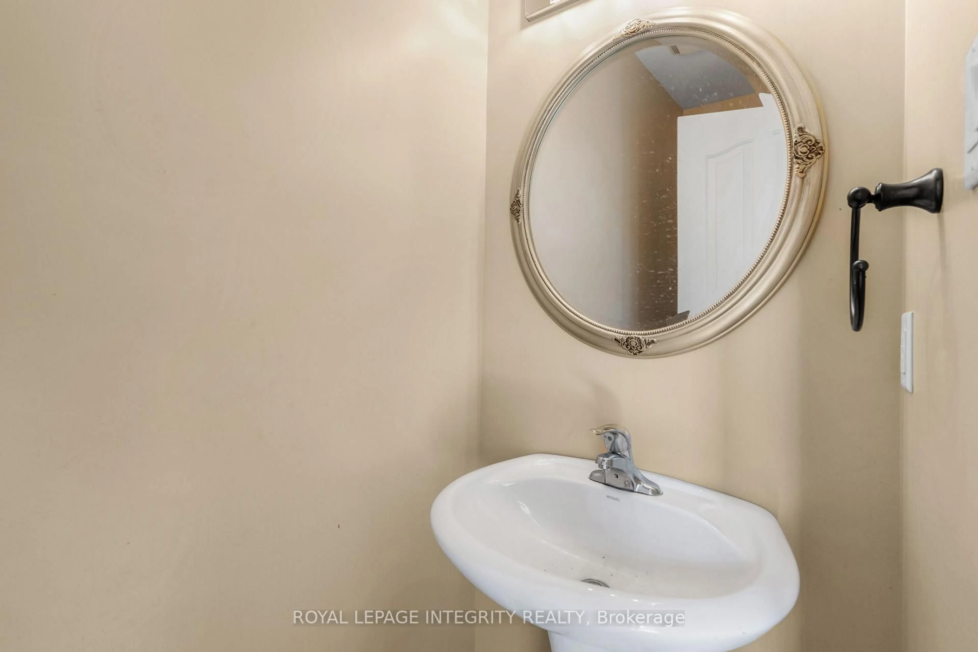 Standard bathroom, unknown for 1899 Arrowgrass Way, Orleans Ontario K4A 0E3