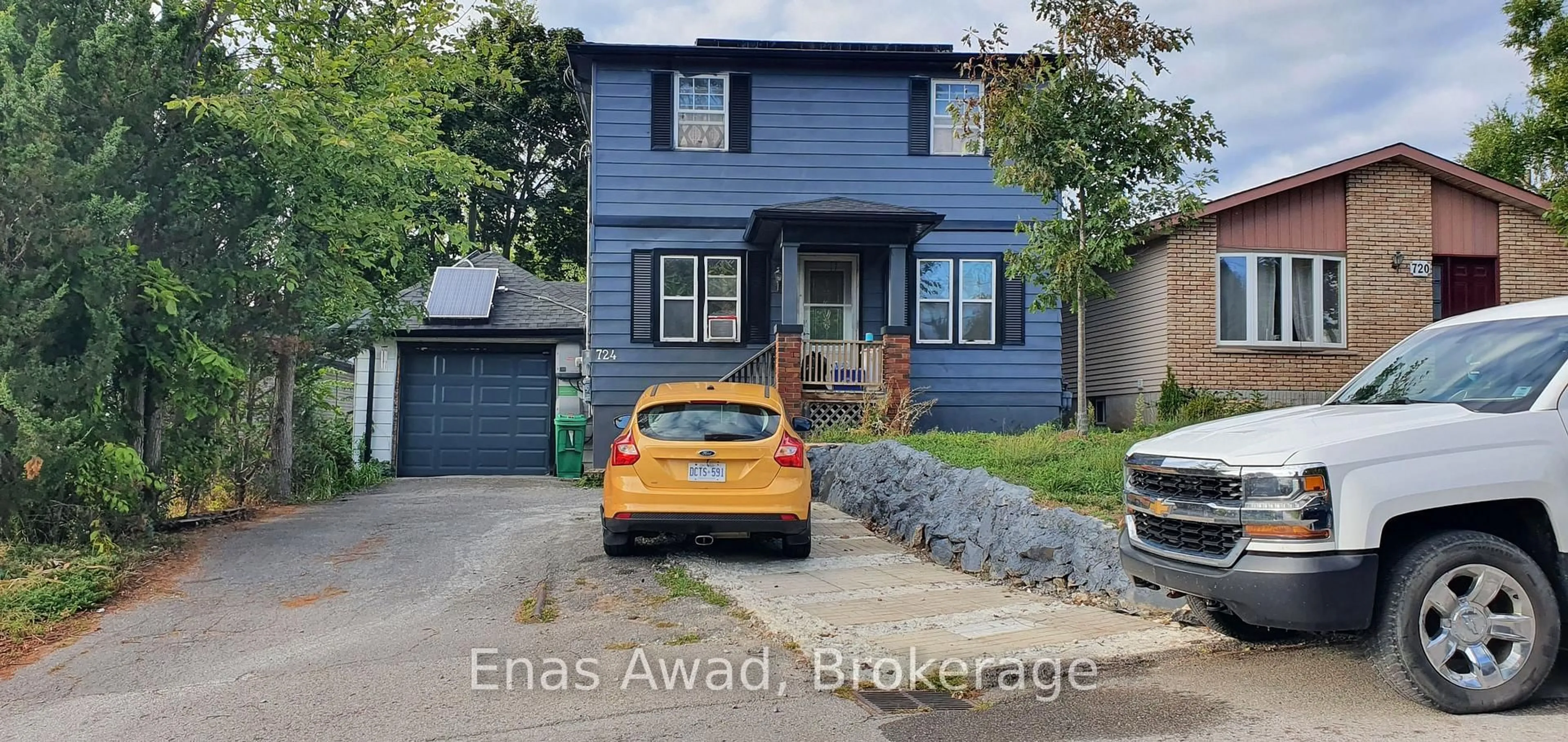 Home with brick exterior material, street for 724 Third Ave, Peterborough Ontario K9J 4P3