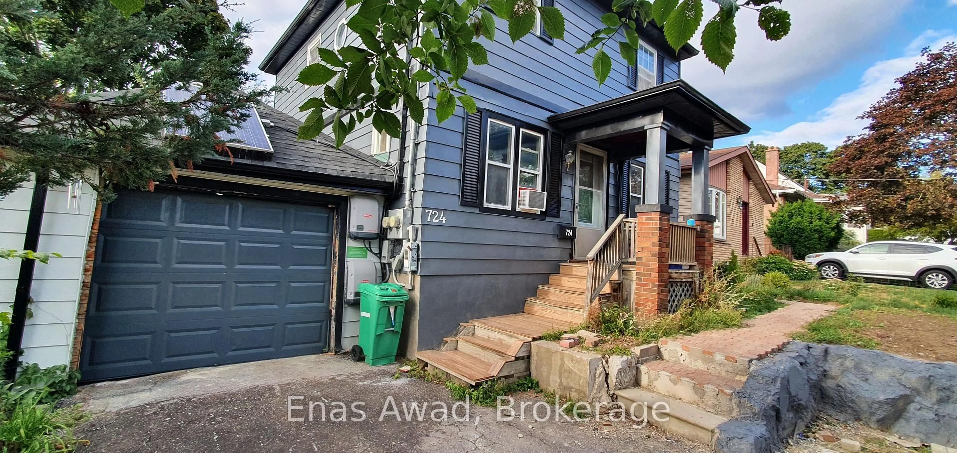 Home with brick exterior material, street for 724 Third Ave, Peterborough Ontario K9J 4P3