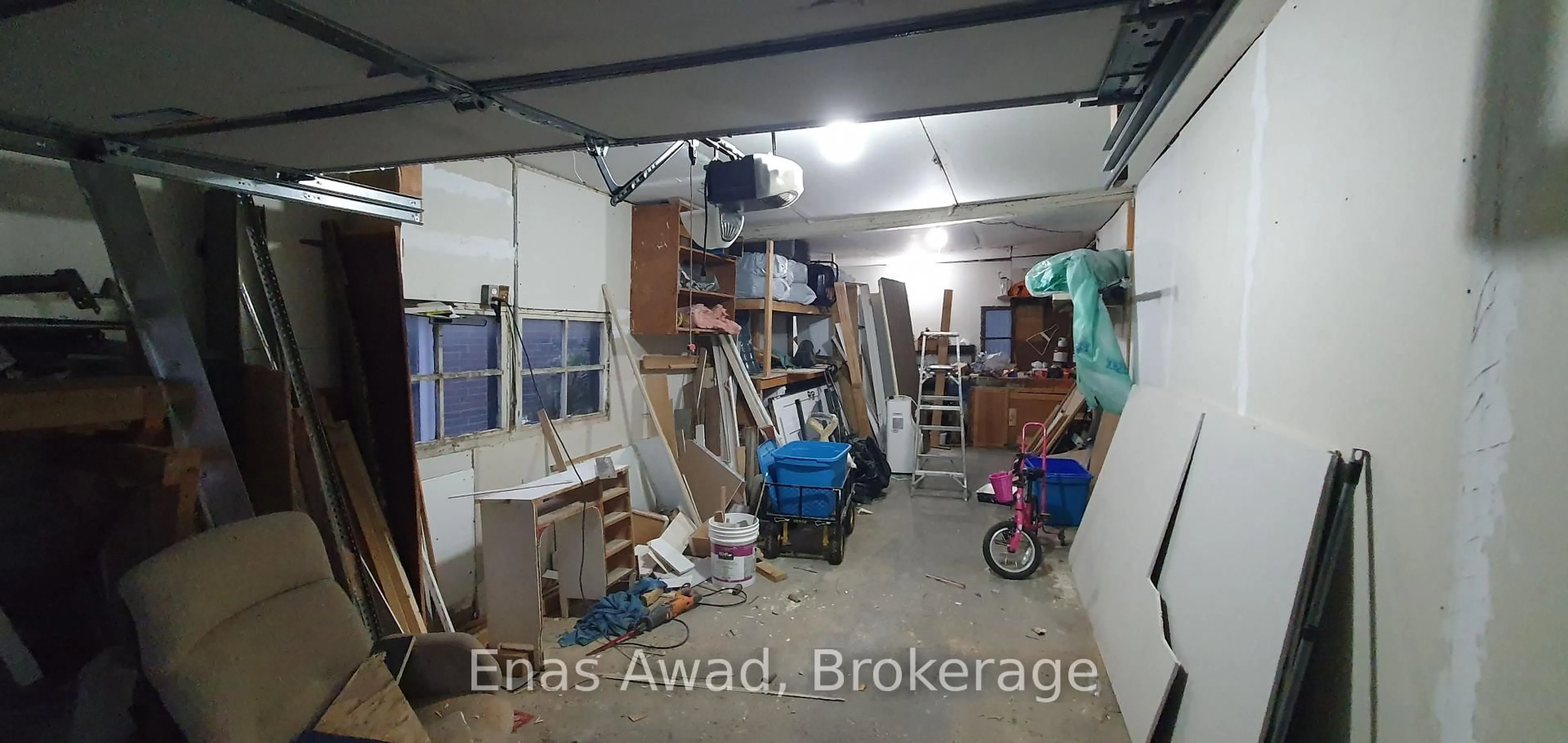 Indoor garage for 724 Third Ave, Peterborough Ontario K9J 4P3