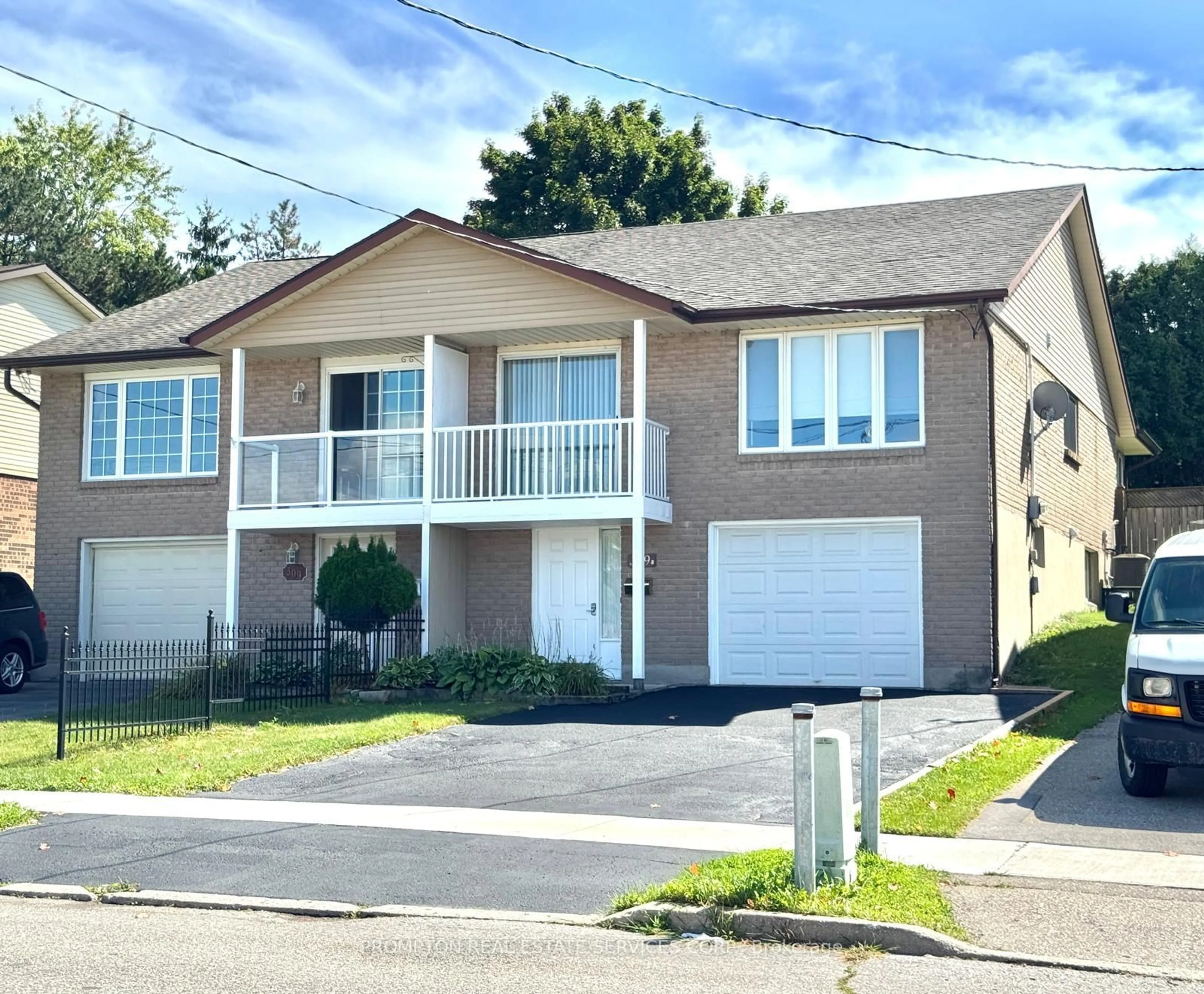 Home with vinyl exterior material, street for 309B Bluevale St, Waterloo Ontario N2J 4H6