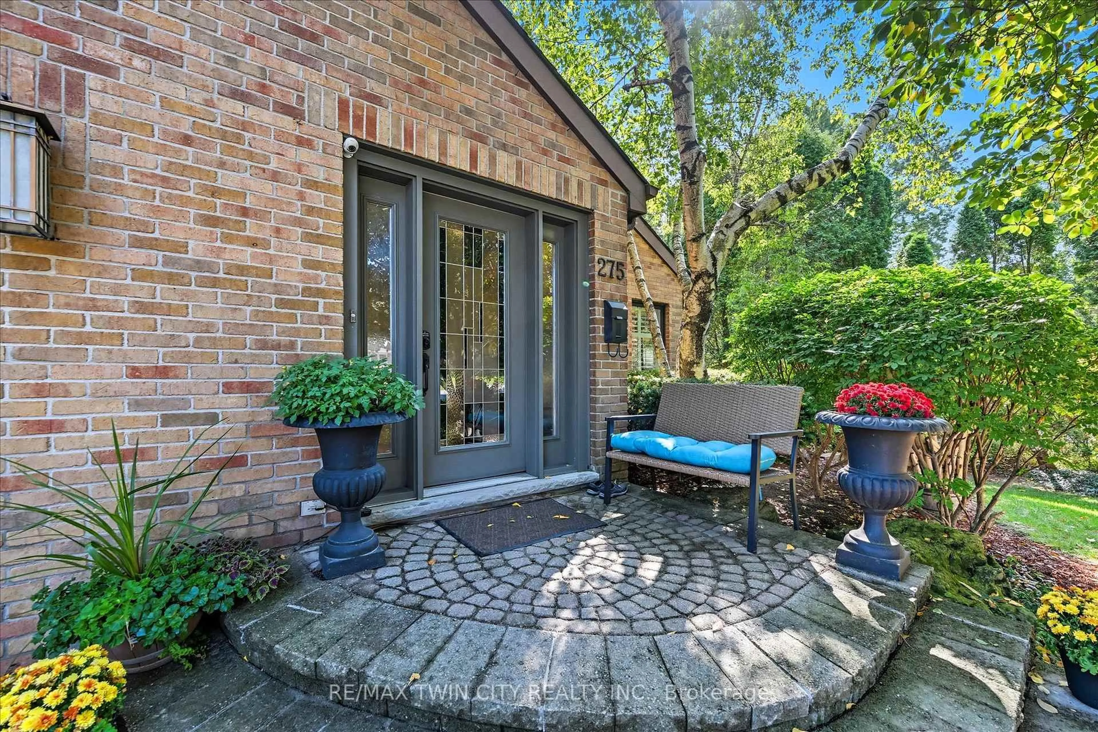 Patio, street for 275 Greenbriar Rd, Hamilton Ontario L9G 2V4