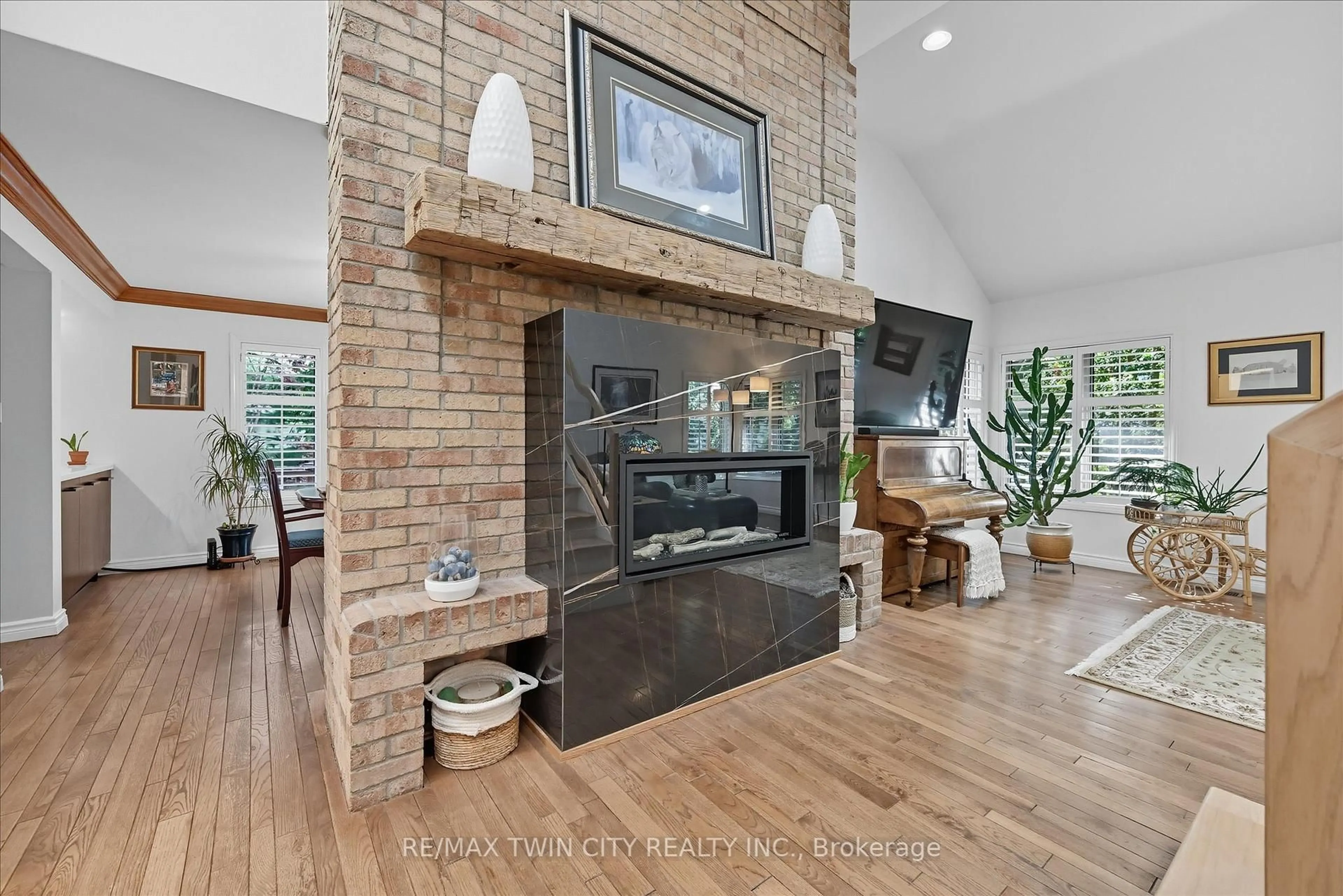 Unknown for 275 Greenbriar Rd, Hamilton Ontario L9G 2V4