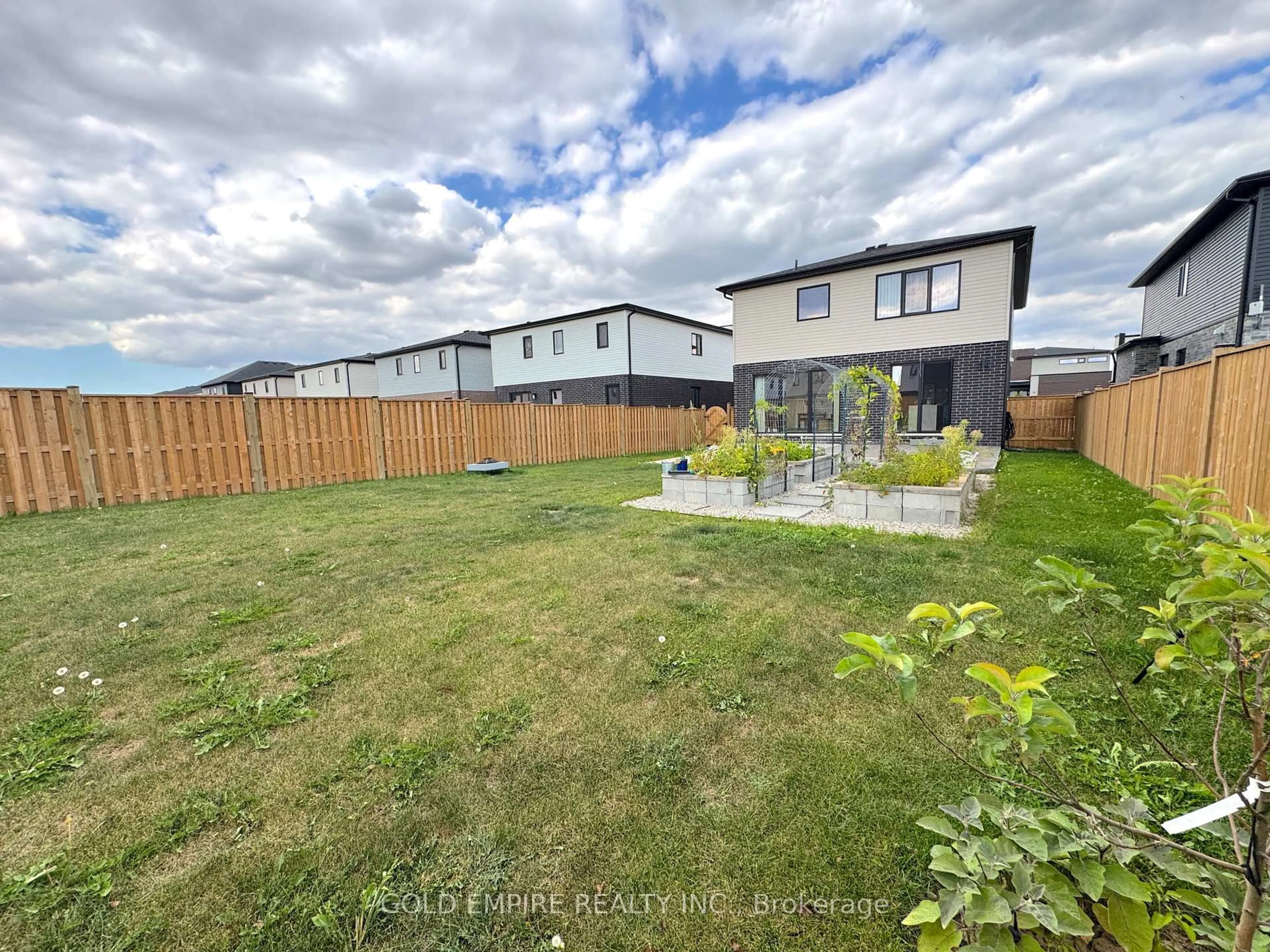 A pic from outside/outdoor area/front of a property/back of a property/a pic from drone, unknown for 61 Poole Cres, Middlesex Centre Ontario N0L 1R0