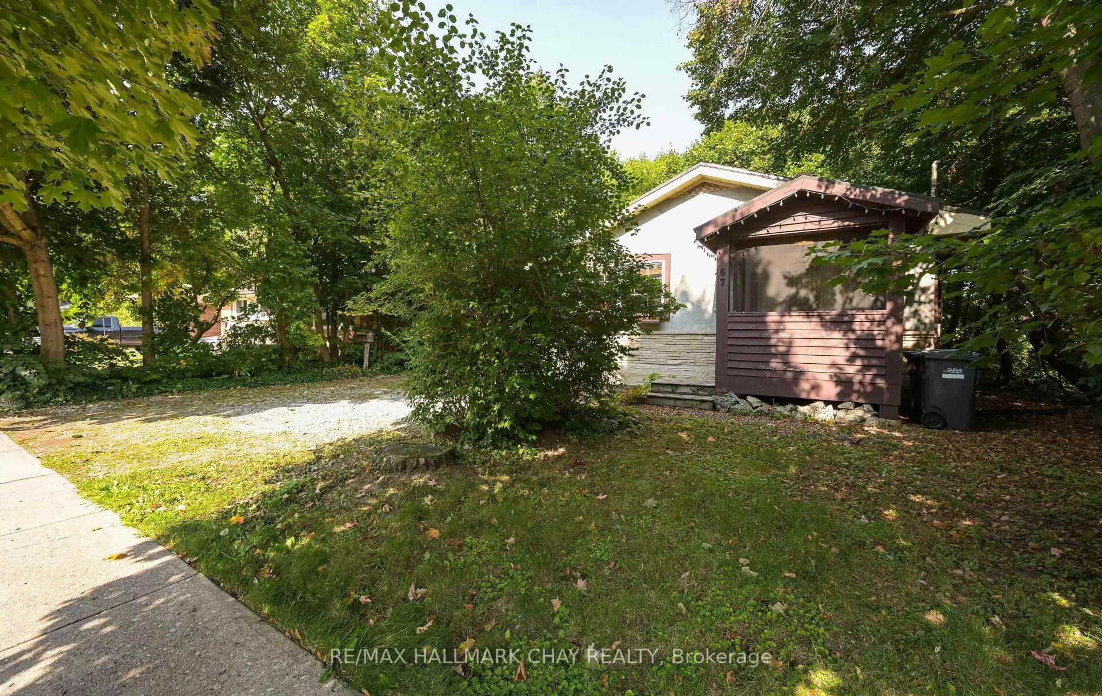 A pic from outside/outdoor area/front of a property/back of a property/a pic from drone, street for 67 Cedar St, Guelph Ontario N1G 1C4