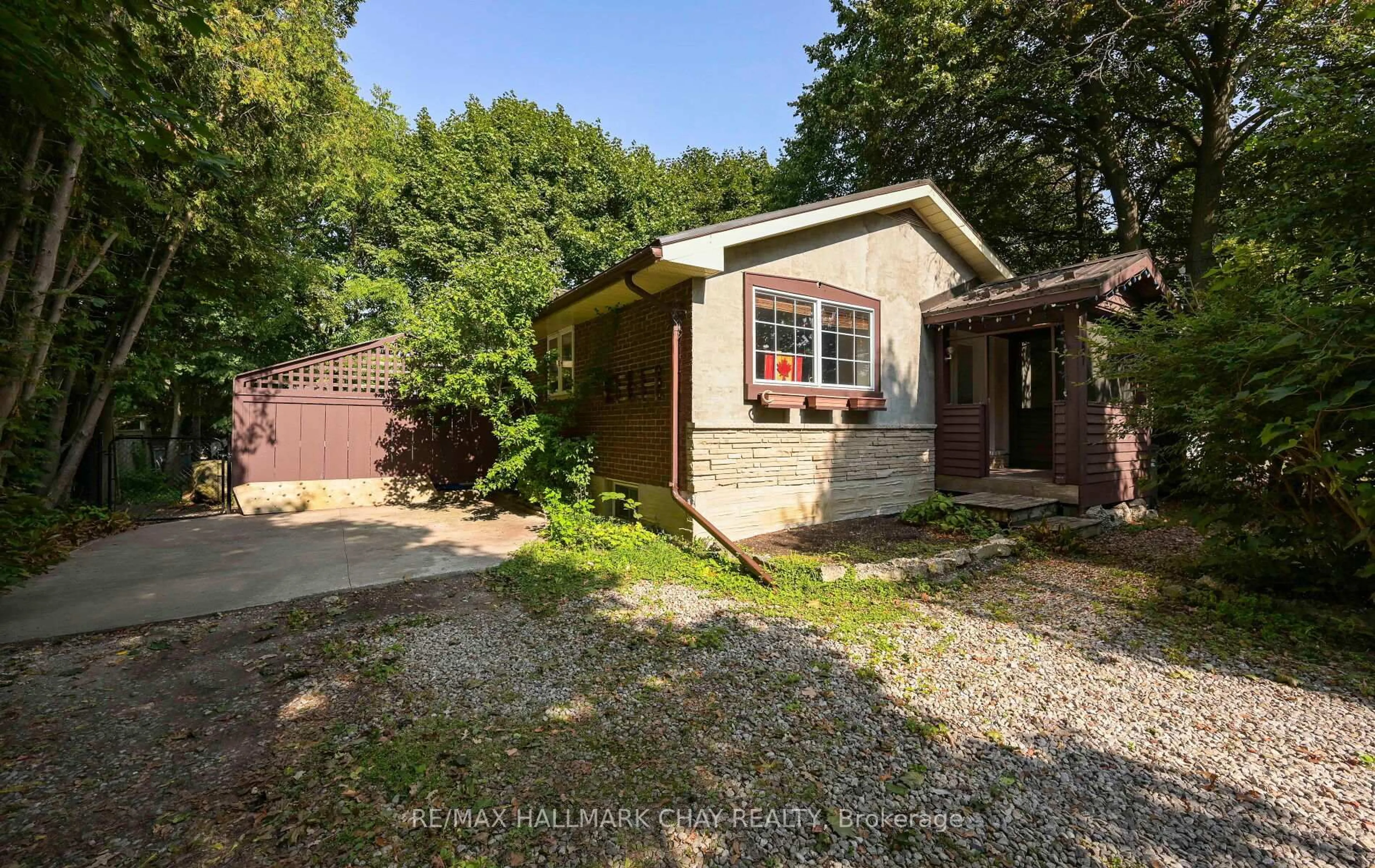 A pic from outside/outdoor area/front of a property/back of a property/a pic from drone, street for 67 Cedar St, Guelph Ontario N1G 1C4