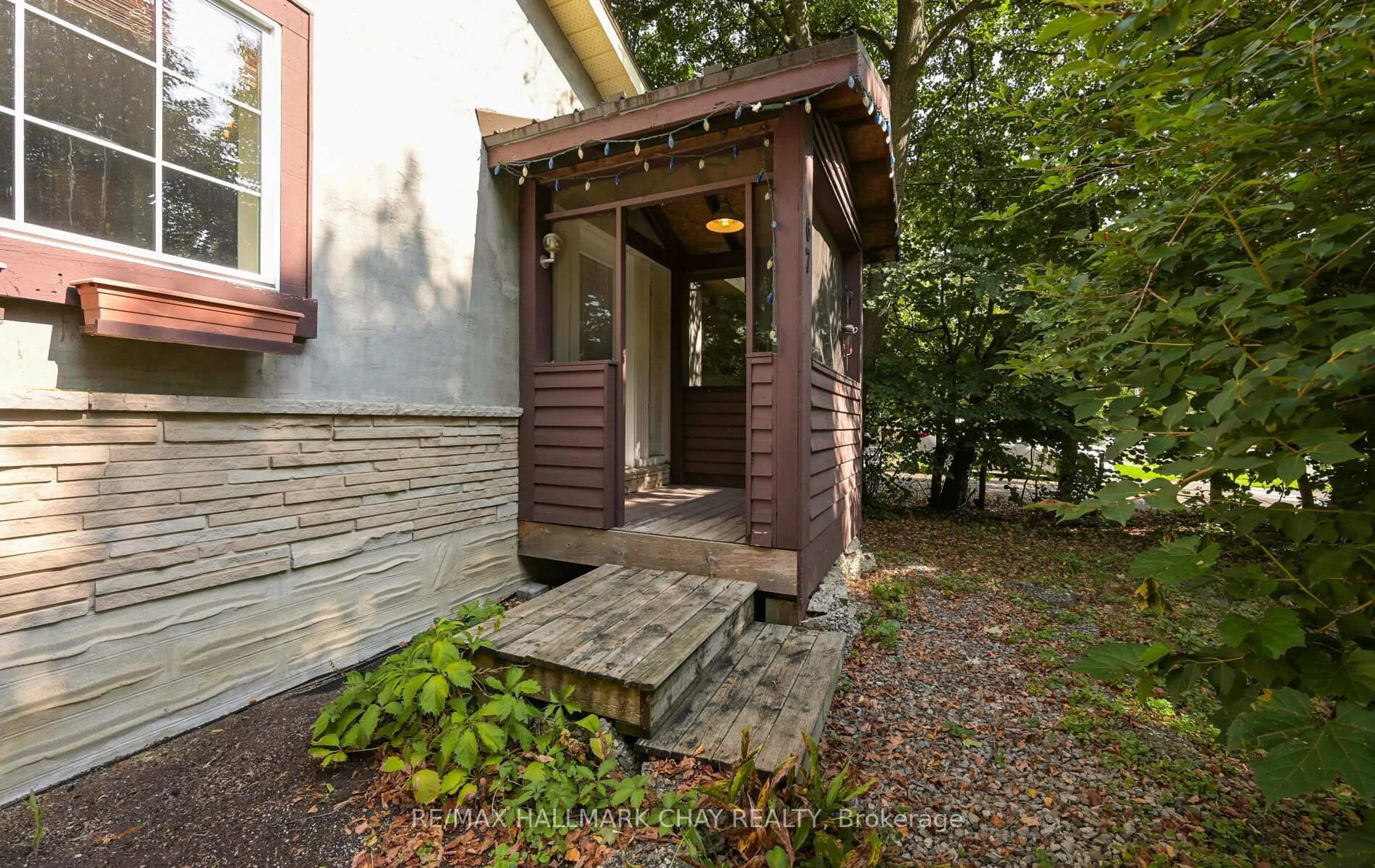 Indoor entryway for 67 Cedar St, Guelph Ontario N1G 1C4