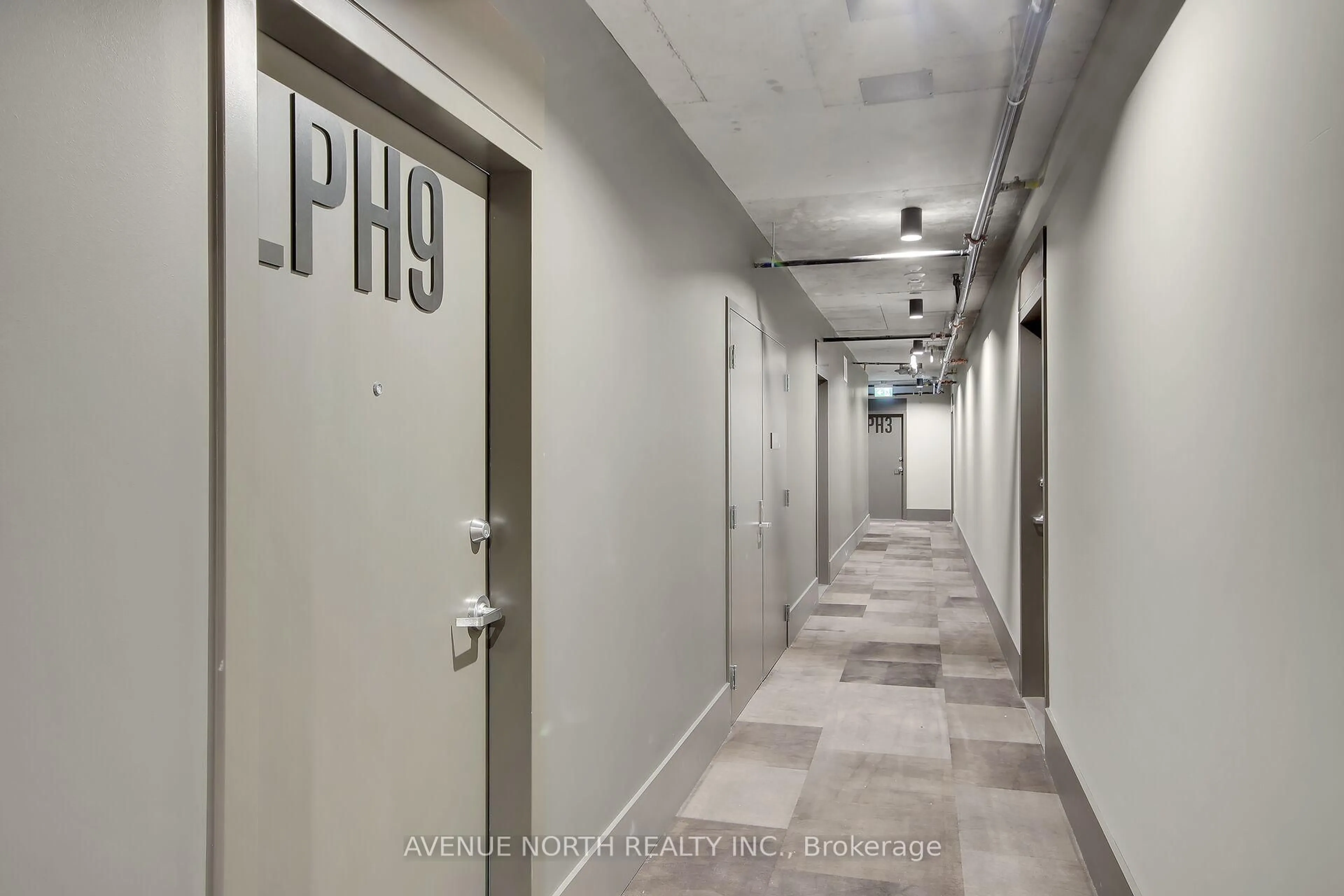 Indoor foyer for 10 JAMES St #809, Ottawa Ontario K2P 1T2