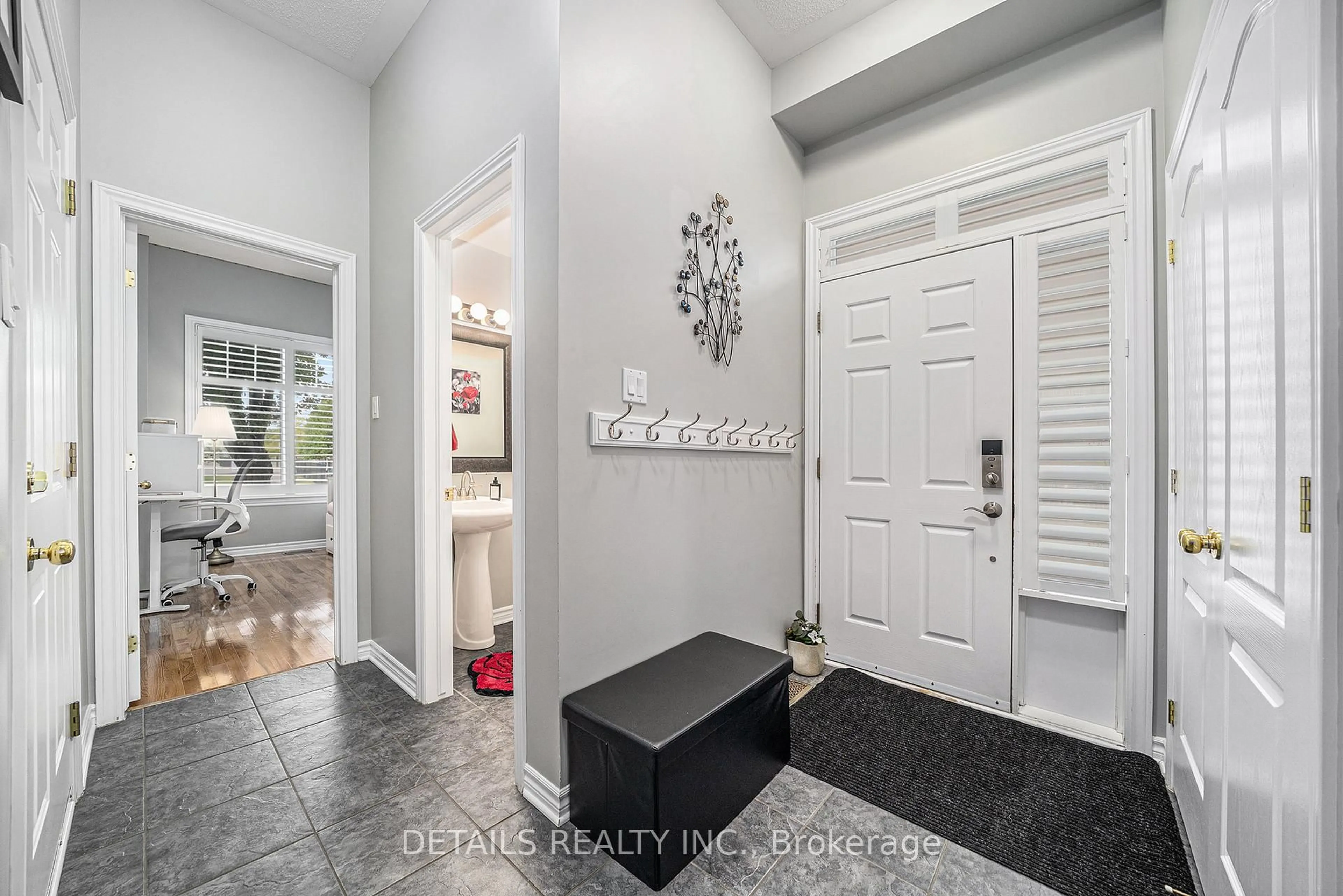 Indoor entryway for 84 Waterbridge Dr, Ottawa Ontario K2G 6T3