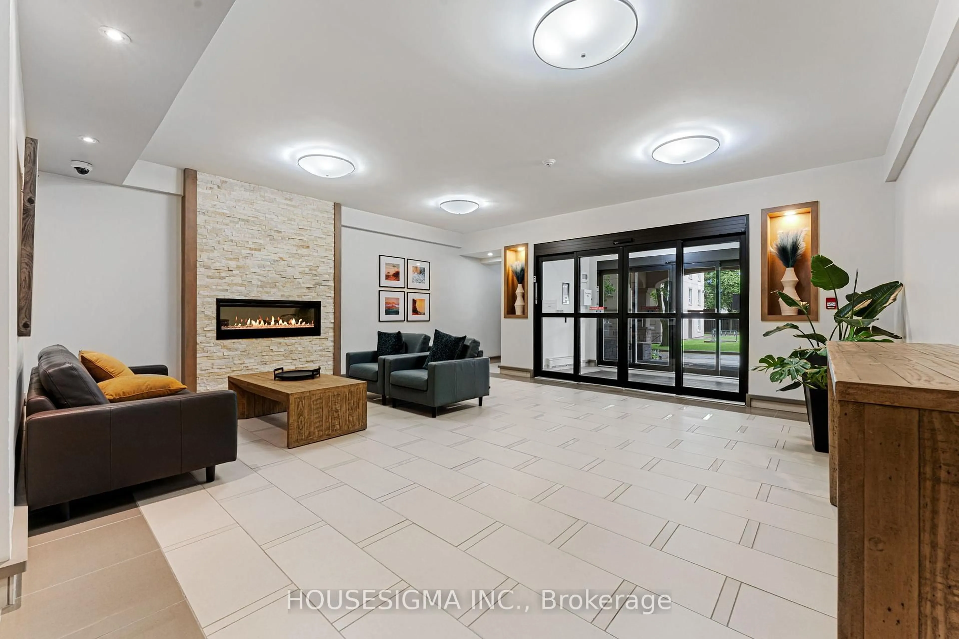 Lobby for 6400 Huggins St #305, Niagara Falls Ontario L2J 3G5