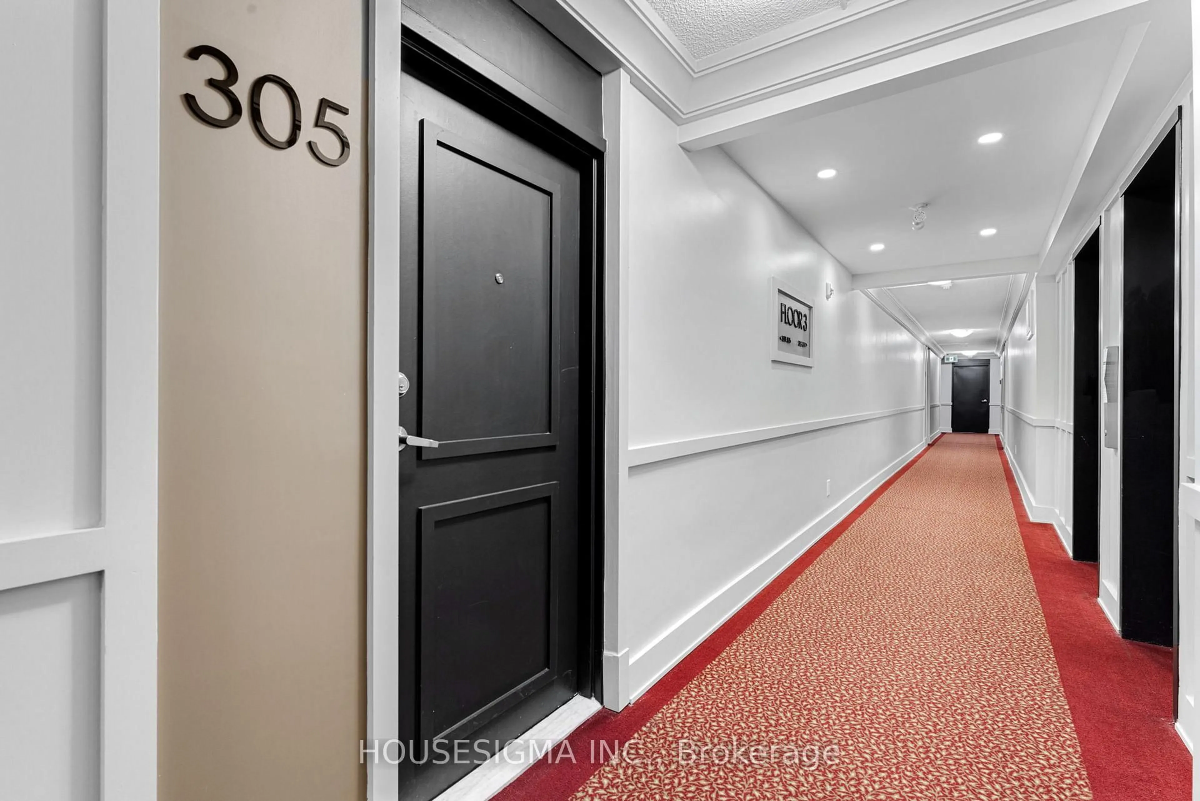 Indoor foyer for 6400 Huggins St #305, Niagara Falls Ontario L2J 3G5