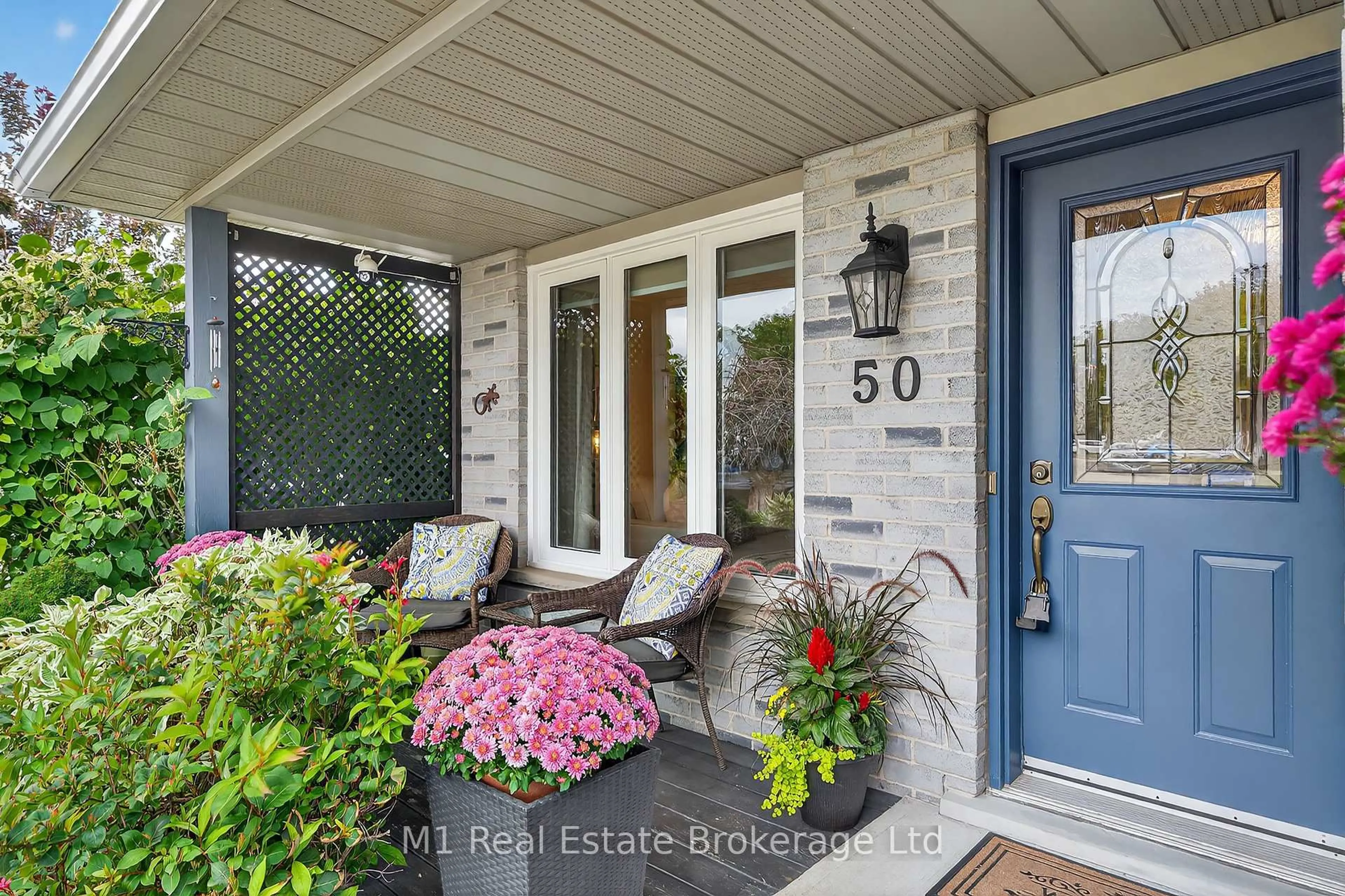 Indoor entryway for 50 Dyer Crt, Cambridge Ontario N3C 4B8