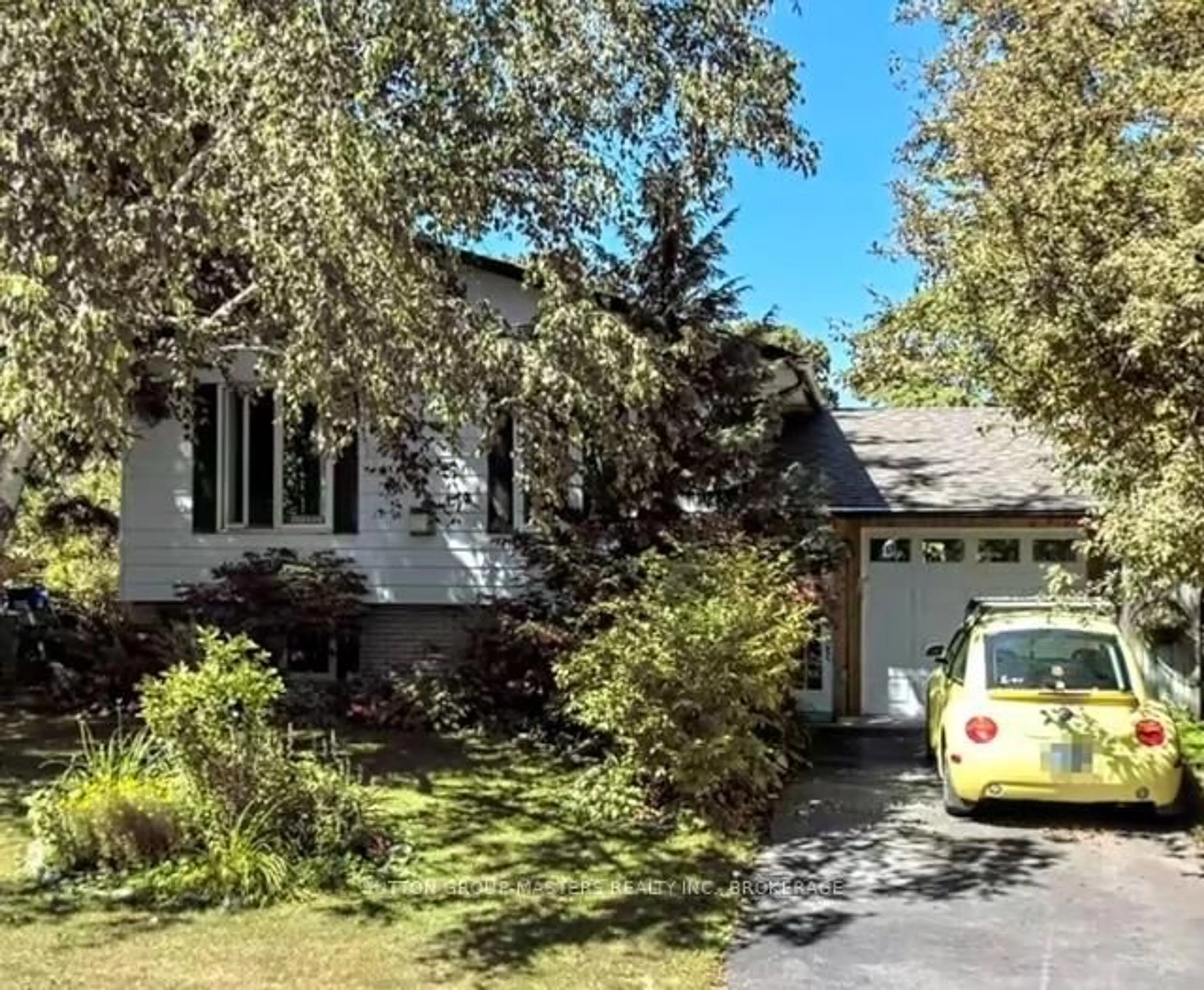 Home with vinyl exterior material, street for 798 Danbury Rd, Kingston Ontario K7M 6T4